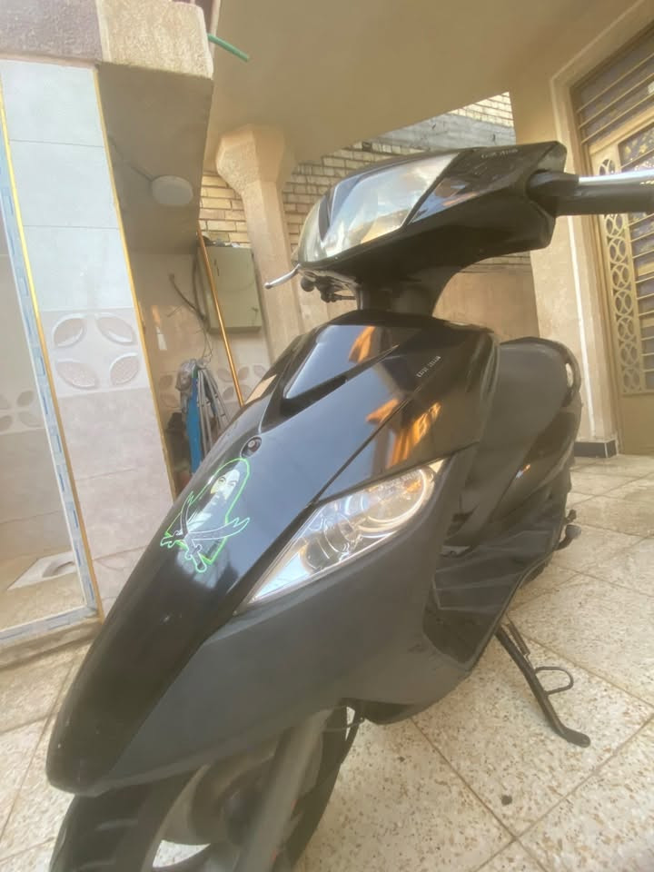 وينهم الجنايه🚨🚨
  
ثعلب فئة كابريتر ✅

مكفوله كفاله عامه اذا مو نفس الصور تاخذها وتروح

ختم واحد من طول للطول جماعة لبياعه شرايه لحد يجيني يكلي محفور وهاي كلاواتكم لدراجه مال جناي يستقر عليها ويرتاح باله + تجي تاخذها من باب البيت اكفلك سرقه 

الدراجه بلاديه بمعنى الكلمه كلشي ما مبدل بيها البجم ما مفتوح تجي وتشوف بعينك تشتغل سلف هندر بكل وقت كهربائيات كلها شغاله من الاشاير يمنه يسرى رباعي سكن عالي ناصي ماعده لهورن ساكت مو غالي هوه بس اعوف لبجم ع وضعه مهتم بالدراجه بشكل دهن كل١٥ يوم ابدللها 

عنواني بغداد الحسينيه مال راشديه 
متواجد واتساب و ع خط ومازنجر وبيك خير ودلل
***********📞
