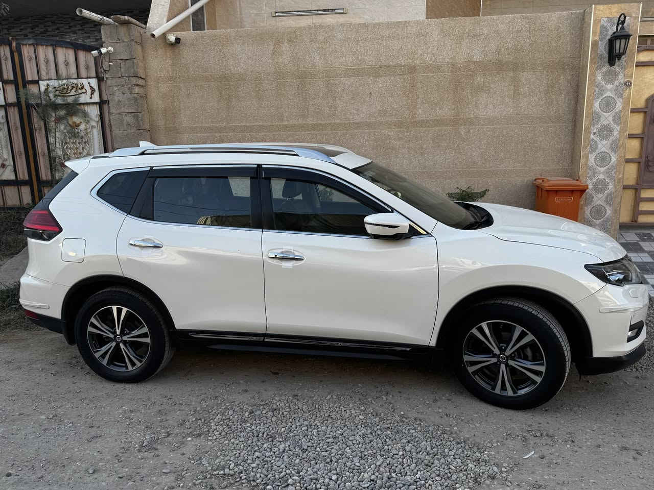 اللهم صلِ على محمد وال محمد 

للبيع .. نيسان اكستريل موديل 2018  خليجي مكفوله كفالة عامه من الصبغ والبارد والتبديل 

فئتها بلاتينيوم اعلى فئة  فول مواصفات ومعروفه مواصفات البلاتينيوم 
  بانورما 
حساس امامي خلفي 
كاميرا 360 درجة 
عدسات اللايت دواره ويه الستيرن 
توقف ذاتي امامي خلفي 
تدفئة بالكشنات والستيرن 
وبعد هواي مواصفات بيها
ماشيه ( 72 )الف كيلو
دهن الگير بدلته بشركة نيسان 
دسكات جديده وتايرات جديده

سعر السيارة  ( 198 ) وبيها مجال 
المكان : صلاح الدين - قضاء بلد 
***********
