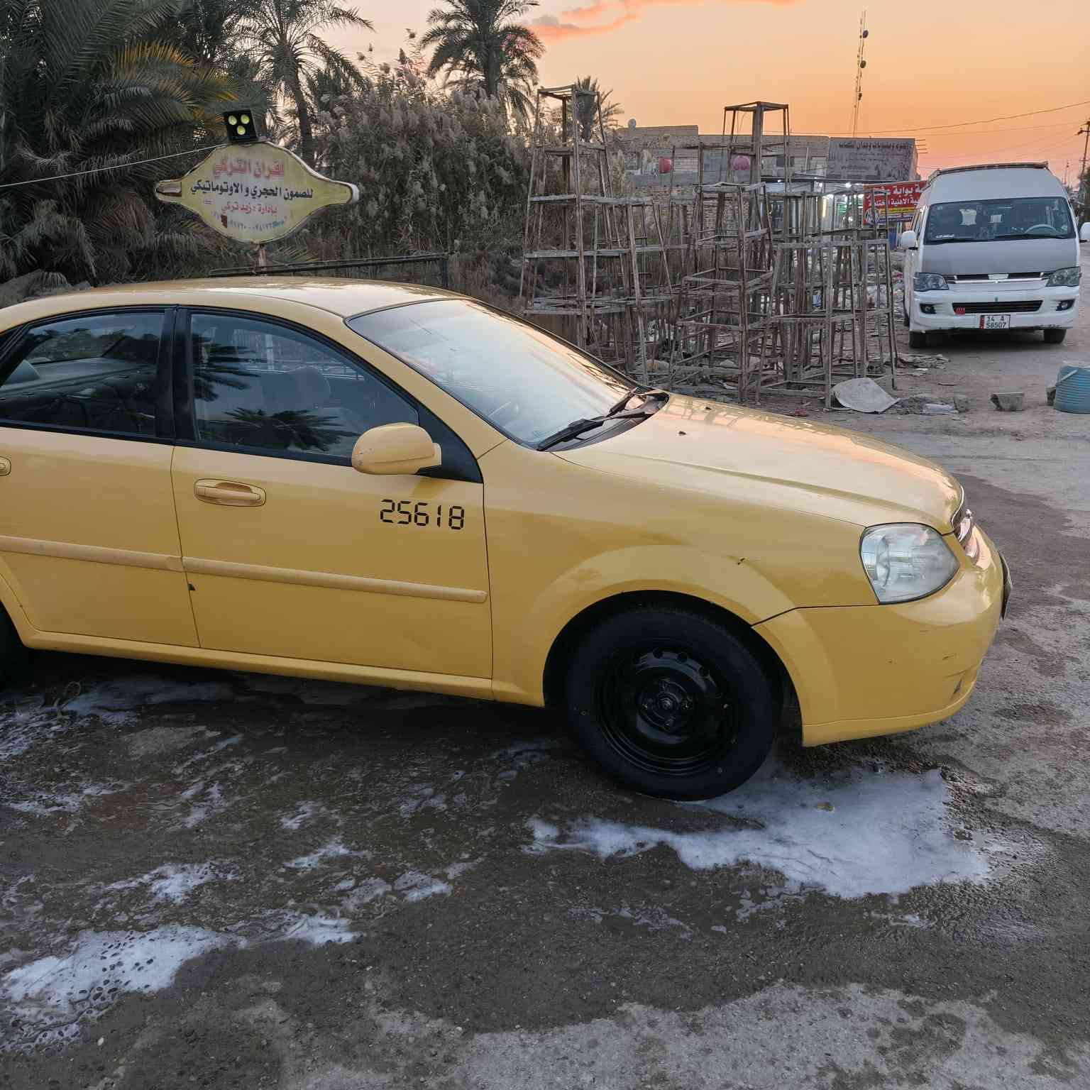 السلام عليكم اوبترا 2011 اصل مؤسسه اصفر بها بس شاملو كفاله عامه رقم بابل وبسمي ماكينه وقير حداديه كفاله المكان حله السعر 72 وبيها مجال***********
