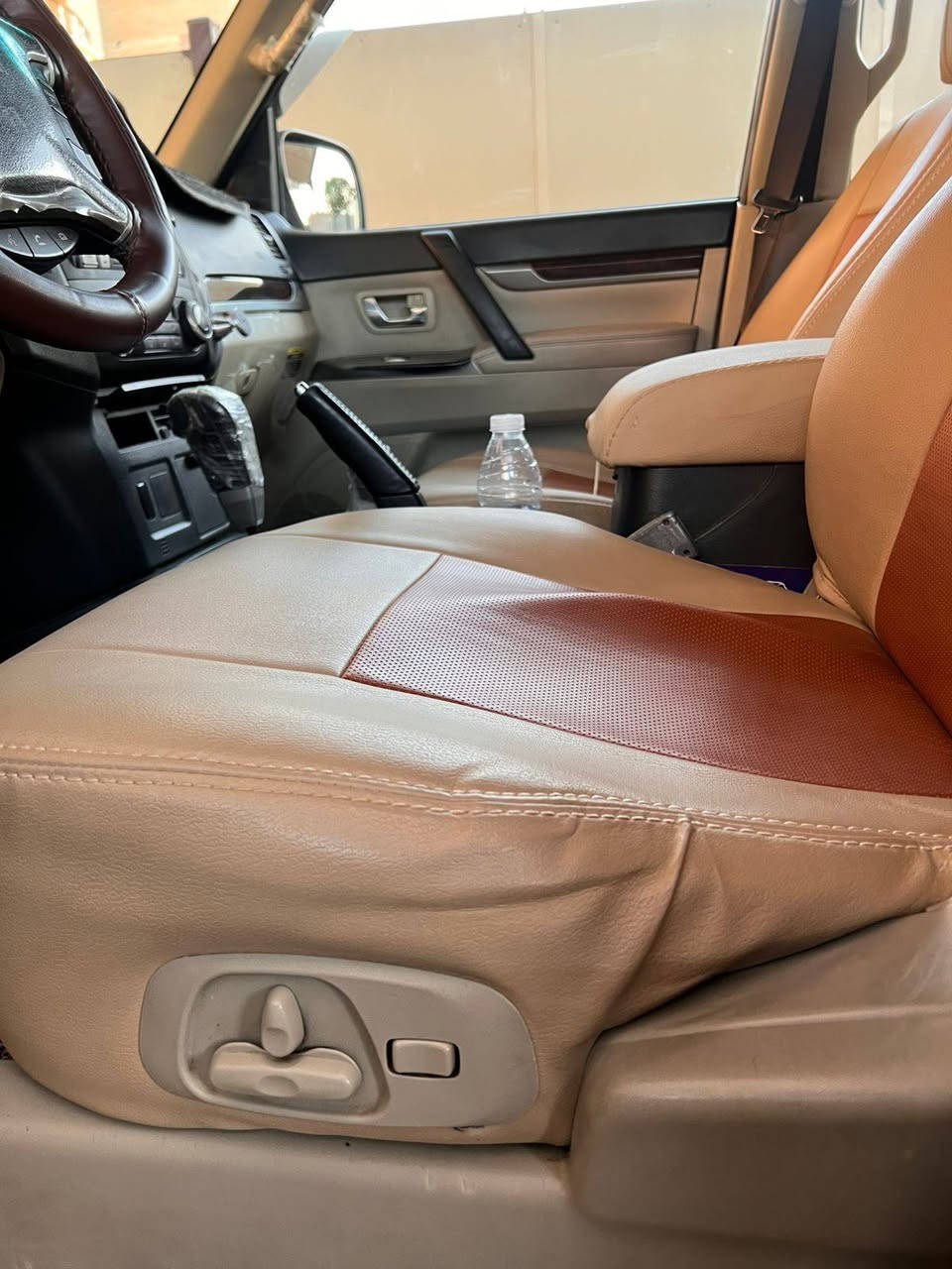 السلام عليكم باجيرو حبتور فول  2014 سياره اخت الزيرو سبير منازل ارضيه مغلفه من زيرو و الكشنات مغلفه من زيرو بيه شبرين بارد فقط كير ومكينه كفاله عل فحص رقم بغداد تحويل ثاني يوم عنوان بغداد السيديه   السعر اتصل عل رقم وتساب***********
