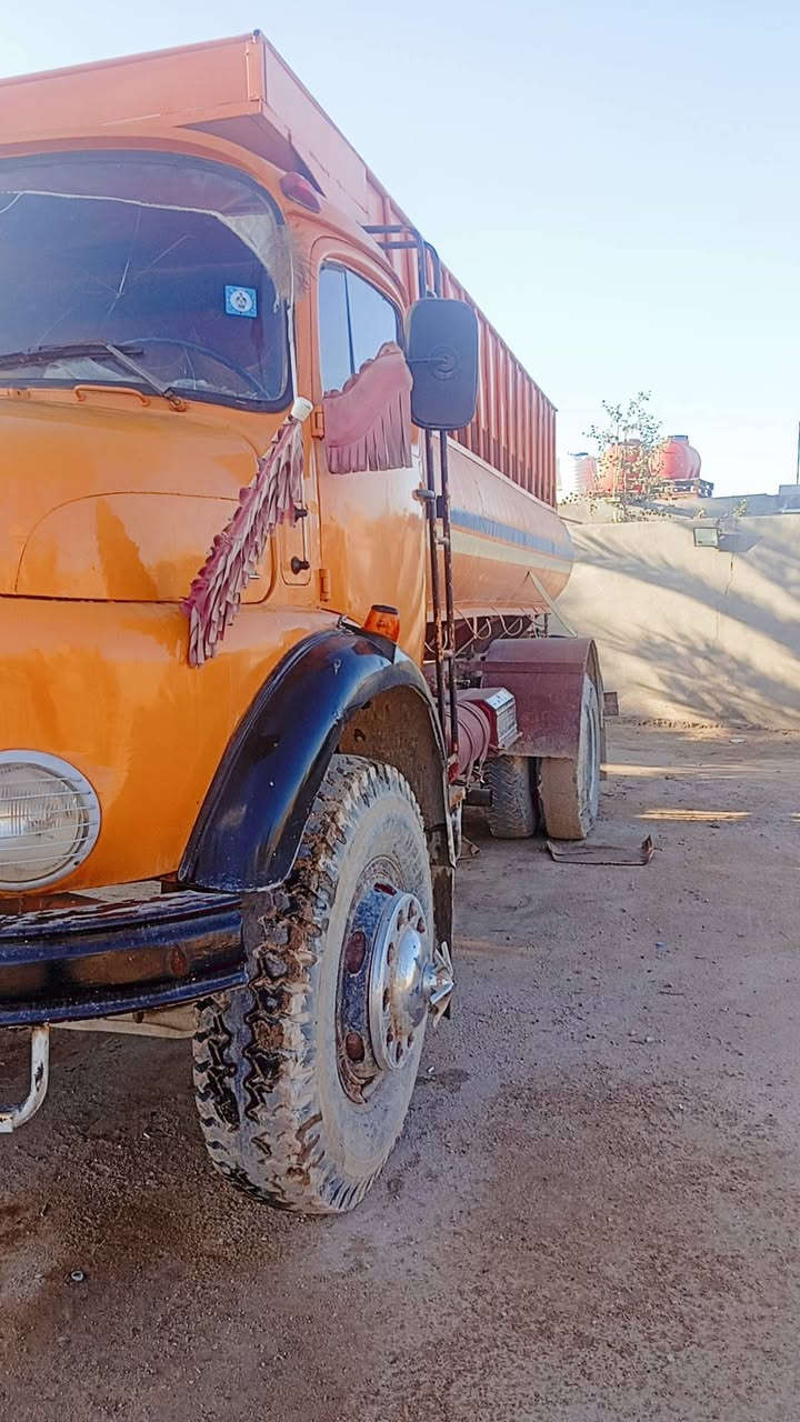 ابوردين عشراويه للبيع موديل ٧١ شاصي كير اكسن محرك مكفولات تخم تاير قماره مصبوغه تانكي مغلون رقم انبار نكليزي بسنويه تانكي مكان النجف للستفسار ***********
