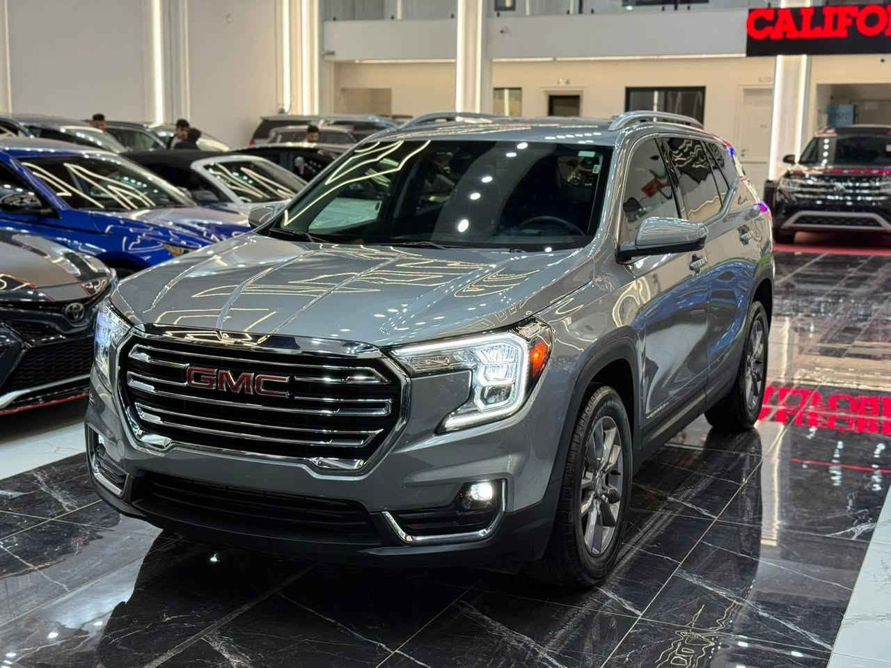 𝟐𝟎𝟐𝟒 𝐆𝐌𝐂 𝐓𝐄𝐑𝐑𝐀𝐈𝐍-𝐒𝐋𝐓.𝐏𝐋𝐔𝐒 ✅بدون صبغ✅

جي ام سي تيران (SLT.PLUS) موديل : 2024

اللون : فیراني

عداد المسافة : 37 الف

حجم المحرك : 1.5L TURBO (4،سلندر)

بدون صبغ ✅ مكفولة كفالة عامة دعامية لدعامية بشرط

المواصفات : 𝐒𝐋𝐓.𝐏𝐋𝐔𝐒

فول فول مواصفات (فقط بدون بانورما)

دةبل اكسل : 𝐀𝐖𝐃
 
بصمة ابـــواب

بصمة تشـــغـــيل

تشغيل عن بعد (𝐑𝐄𝐌𝐎𝐓𝐄 𝐒𝐓𝐀𝐑𝐓)

شاشة كبير لمس

كــــاميــــرة

هـــانـــد بـــريـــك بصمة 

اوتو هولد (𝐀𝐔𝐓𝐎 𝐇𝐎𝐋𝐃)

اوتو ستارت (𝐀𝐔𝐓𝐎 𝐒𝐓𝐀𝐑𝐃)

اوتو ستوب (𝐀𝐔𝐓𝐎 𝐒𝐓𝐎𝐏)

رادار امامي (تحديد مسار)

رادار جانبي  (نقاط عمياء)

رادار خلفي (التحذير من الاصطدام)

حساسات امامي

حساسات جانبي 

حساسات خلفي 

نظام : 𝐄𝐂𝐎

نظام : 𝐍𝐎𝐑𝐌𝐀𝐋

نظام : 𝐒𝐏𝐎𝐑𝐓

كشنات جلد 

كشنات كهربائي

كشنات خزن+ميموري 

كشنات هيتر

تحكم استيرن 

استيرن هيتر

تبريد لمس

تبريد مركزي 

صندوق شفط كهرباء 

لايتات 𝐋𝐄𝐃 ليد عدسة زينون بيلادي 

بلاجكتور 𝐋𝐄𝐃 ليد بيلادي

بكلايتات 𝐋𝐄𝐃 ليد بيلادي

ويـــل كـــروم

وبعد هواية مواصفات …

‏ ‎تفاصيل اكثر الاتصال علی ارقام التاليه 

‏ WhatsApp - Vibir

☎️***********

☎️***********

عنوان📍اربيل فرع ناقلات

 معرض كاليفورنيا كارس CALIFORNIA CARS‏
