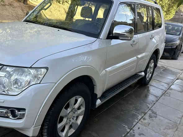 السلام عليكم 
للبيع باجيرو GLS ( حبتور ) 2015
رقم بغداد
محرك 6 سلندر 3500 
كير فور ويل ثكيل وخفيف
ماشية 120 الف حقيقي
داخل بيجي جلد 
حساسات  
كشنات الامامية كهرباء 
تبريد 3 قطع 
تحكم ستيرن
مثبت سرعة 
مري شفط
فتحة سلايد
بدون شاشه
حساسات خلفية 
كاميرا خلفيه وامامية ( عمل )
7 راكب  
وباقي مواصفات الحبتور معروفة 
مكفولة من الضربه والصبغ 
والسونار موجود من ضمن الصور
 موقع / بغداد / الغزالية 
السعر /185 وبيها مجال 
للاستفسار او الاتصال /
***********
