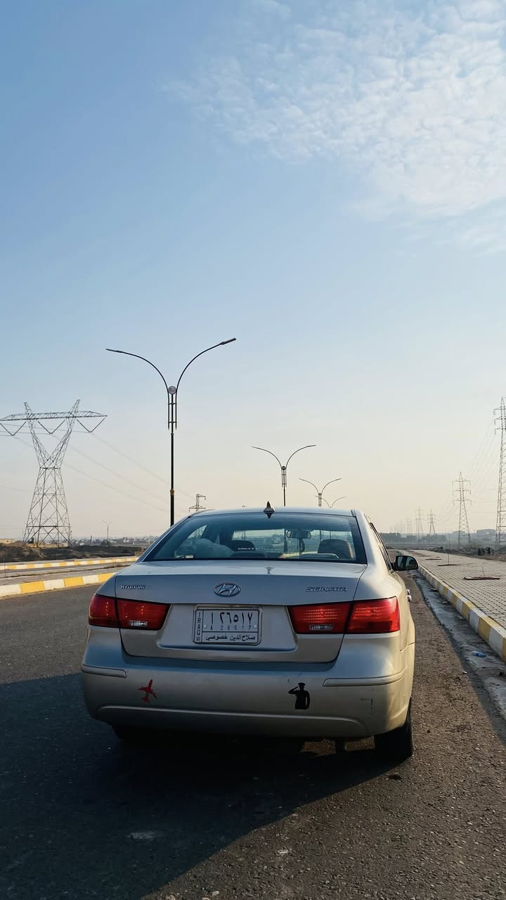 السلام عليكم
سوناتا 2010وارد أمريكي 

محرك 2400cc المرغوب 

مواصفات نص فول تحكم ستيرن 

ويل كب كروم قياس 17

ضررها 3قطع

السعر:118وبيها مجال بسيط

رقم صلاح الدين الماني بأسمي تحويل ثاني يوم

غير متواجد ع ماسنجر 

للتواصل الاتصال على رقم صاحبها  :***********
