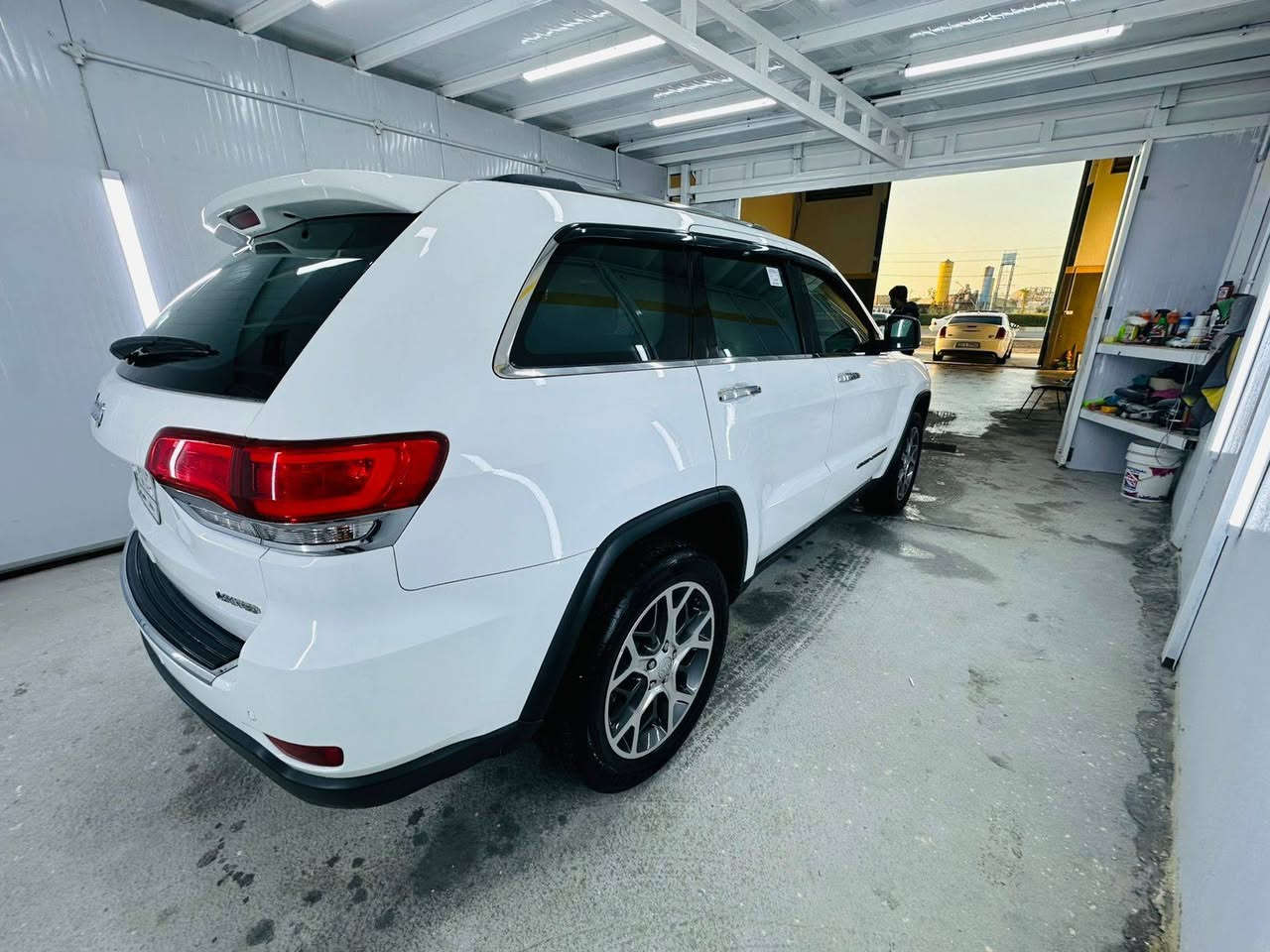 فلوجة السعر 285 $ خليجي مكفوله لمتد
مكلفه بالنشر 
🔥للبيع – جيب كراند شيروكي خليجي (لمتد )كامل مواصفات
مكانه فلوجة
✨ موديل: 2019 خليجي
✨ فئة: Limited (لمتدد بلص)
✨ بدون أي حادث
✨ رقم بغداد
ماشيه 88 الف كيلو متر
💎 المواصفات الكاملة:
✔️ محرك 6 سلندر 3600
✔️ دبل (دفع رباعي)
✔️ فتحة سقف بانوراما
✔️ جلد فاخر وكالة
✔️ شاشة كبيرة 3 + نظام ملاحة
✔️ كاميرا خلفية + حساسات أمامي وخلفي توقف ذاتي
✔️ تشغيل بصمة (دخول وتشغيل بدون مفتاح)
✔️ ريموت ستارت (تشغيل عن بعد)
✔️ مقاعد كهرباء + تسخين مقاعد
✔️ مثبت سرعة
✔️ تخم تاير جديد
✔️ إنارة LED نهارية
✔️ نظام ثبات إلكتروني
🚗 السيارة استخدام شخصي، نظافة عالية جداً، فحص كامل.
🔥 ما تحتاج صرف نهائياً – عليها ادامه كامله.
💰 السعر 285 وقابل للتفاوض.
الهاتف📞 .***********.|***********
