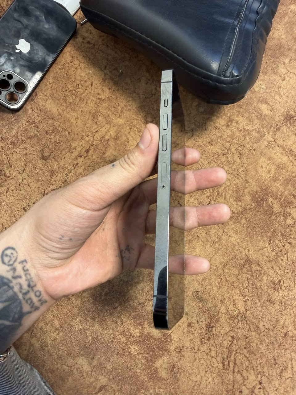 ١٣ برو ماكس ذاكره ٥١٢ مبدل شاشه وبطاريه تفصيخ من cpu الربيعي فيس ايدي شغال الجهاز نضيف كلش كلشي بي شغال فقط مبدل شاشه وبطاريه اعلى فئه قبل شهر 
محلقات كيبل ايفون ٢ متر فقط 

٥٢٥ وبي مجال بسيط 

بغداد الاسكان 
***********
