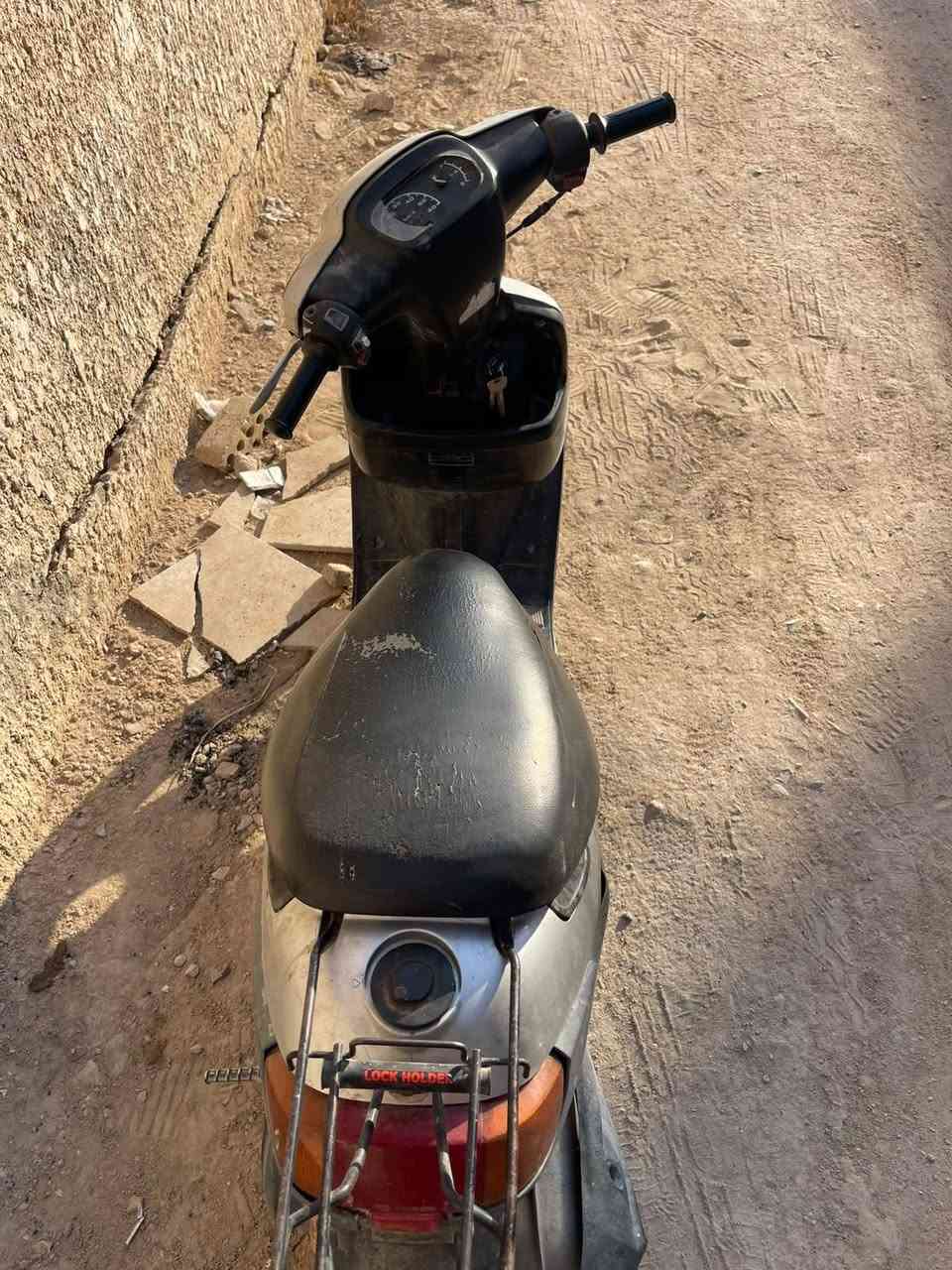 دراجه بطه نضيفه   الدراجه كله شغاله السعر ٢٢٥ او بيه مجال حي العباس ***********
