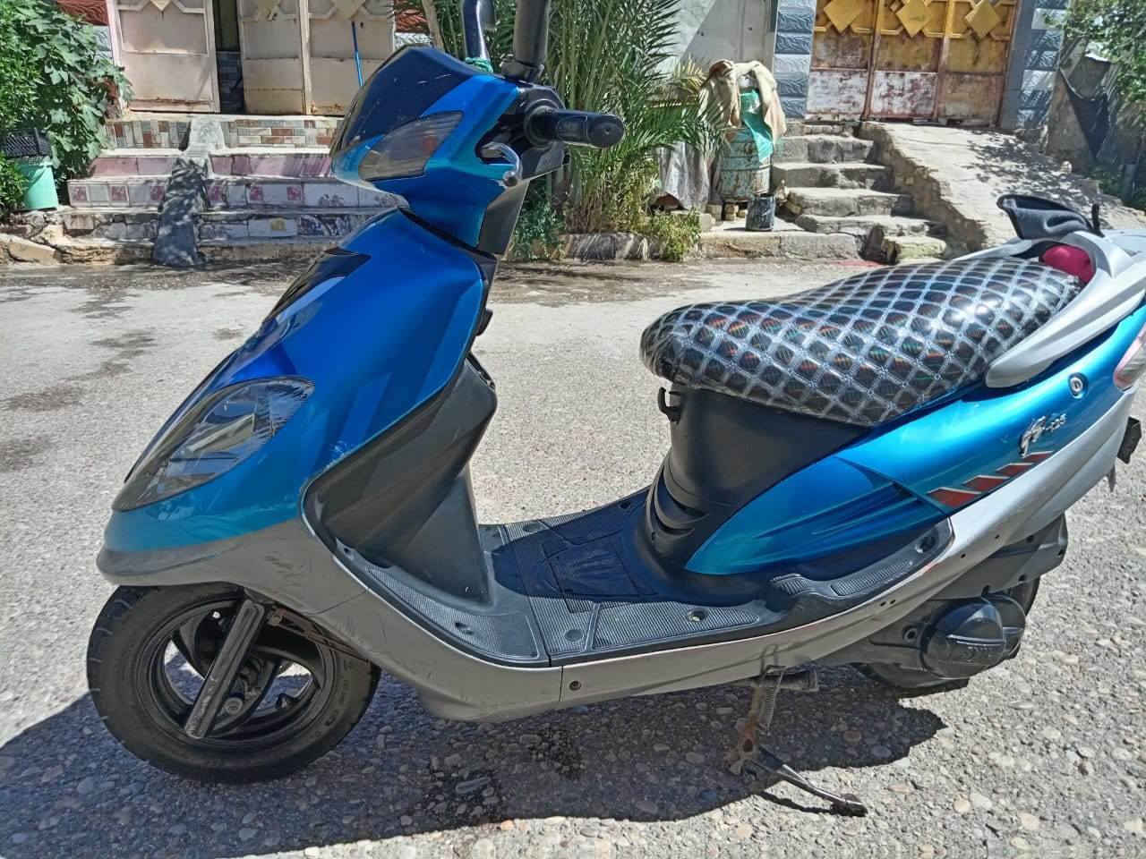 دراجه للبيع سيام مكينه ناعمه جداا شلعه تخبل ..مفتوحه مرة تبديل وكاله ..مكاني المجر الكبير 
رقم صاحب الدراجه *********** عمارة, ميسان
