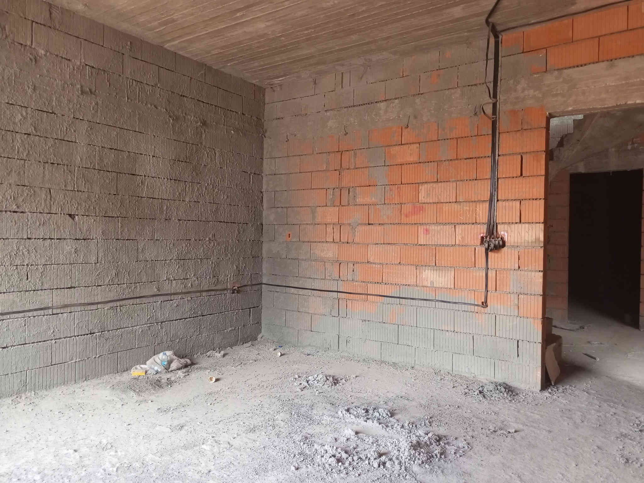 💒 بيت طابقين للبيع في خانقين مجمع الوند ستي 🏘️ المساحه 200 متر 💒
🟨 يحتوي الطابق الاول على 1 غرفة نوم واستقبال وصاله مفتوح عل المطبخ حار وبارد ومجمع صحيات وكراج سياره وحديقة 
🟨والطابق الثاني 3 غرف نوم وصاله ومجمع صحيات وبلكون 
علما سعر البيت للشركه 165 مليون الواصل 45 مليون والباقي 120 مليون على شكل قسط شهري/رايد مكسب على سعر البيت 6 مليون 
البيت فول سيراميك وسقوف مغربي وديكورات والأبواب والشبابيك من الألمنيوم مع نظام دكت موقع البيت مميز وراقي جدا 
💥 للمراجعة مكتب سمير للعقار توله فروش للأستفسار عل الخاص/***********
