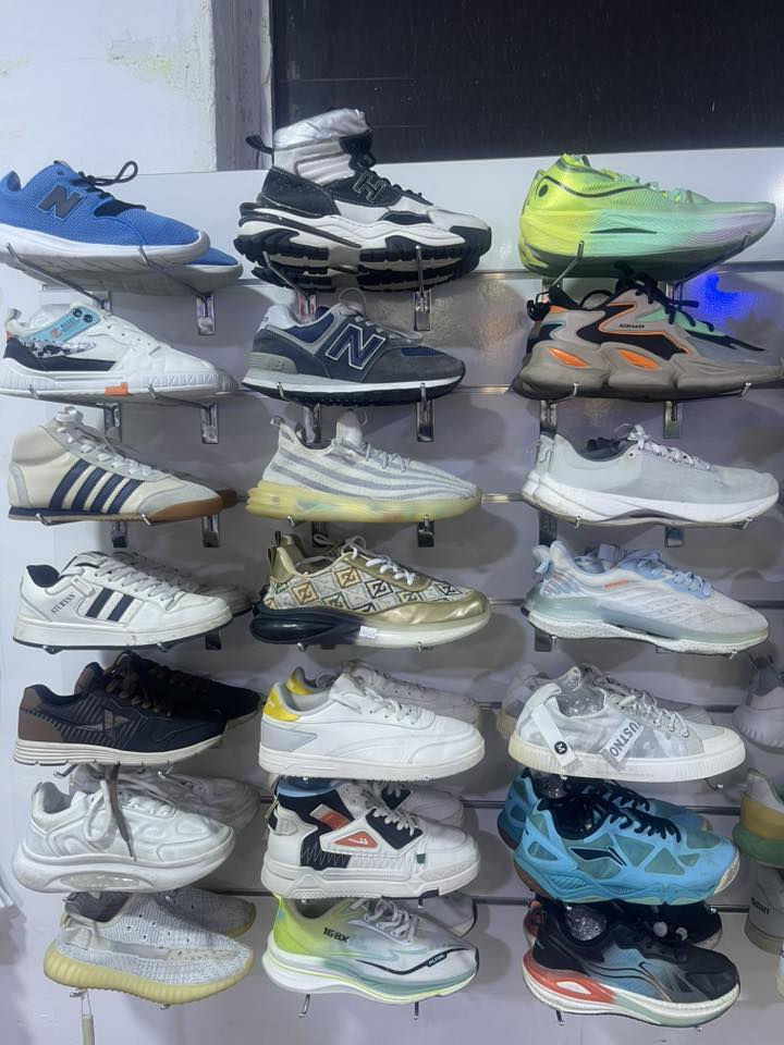 متوفر شلعة قياسات ٤٠ الى ٤٤
ب٤ الاف القطعة 

٥٦ قطعة الي بالصورة كلهن 

***********

العنوان اربيل
