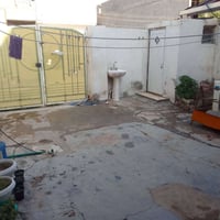 بيت مساحة 100 متر مربع الواجهة 6.6 متر ونزال 15 متر  يحتوي على استقبال...