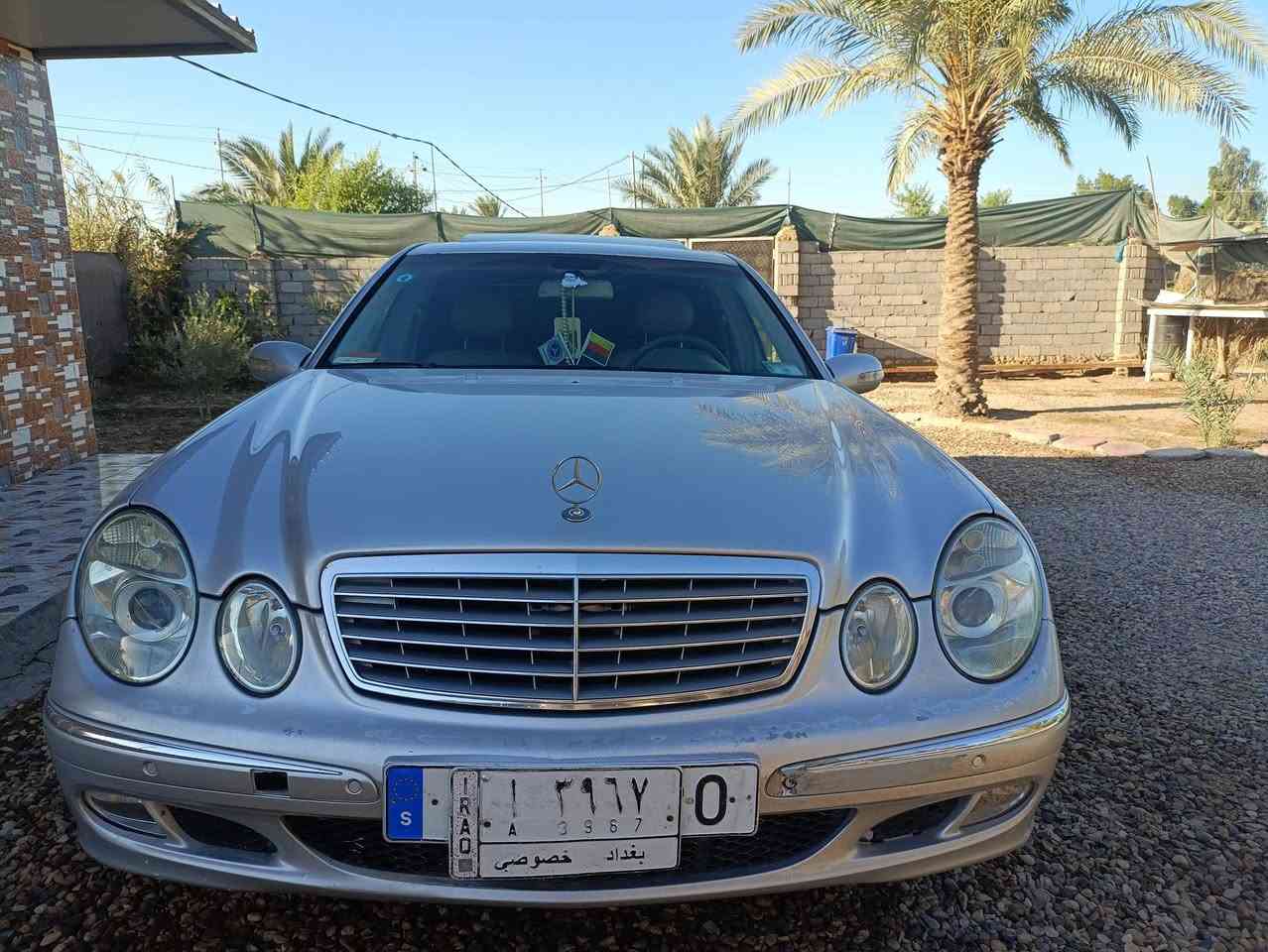سلام عليكم 
للبيع مارسدس ام عيون W211.          سعر 118 
6V
موديل 2003
رقم بغداد تحويل ثاني يوم           اذا اكو مراوس مارسدس ام عيون فقط 
سياره مكفوله كفاله عامه فقط جاملغ الامامي مصبوغ بدون دواخل 
حداديه امامي خلفي جديد 
تبريد ثلج 
تخم تاير جديد                 
باتري جديد
حساسات أمامية وخلفية شغال 
جام ازرق بلادي 
محرك وكير كفاله 
كير s/w
شاشه كامره خلفيه 
فتحه طكتين شغال 
مكان سياره بابل شوملي 
رقم الاتصال ‏‪0781 596 1477‬‏
