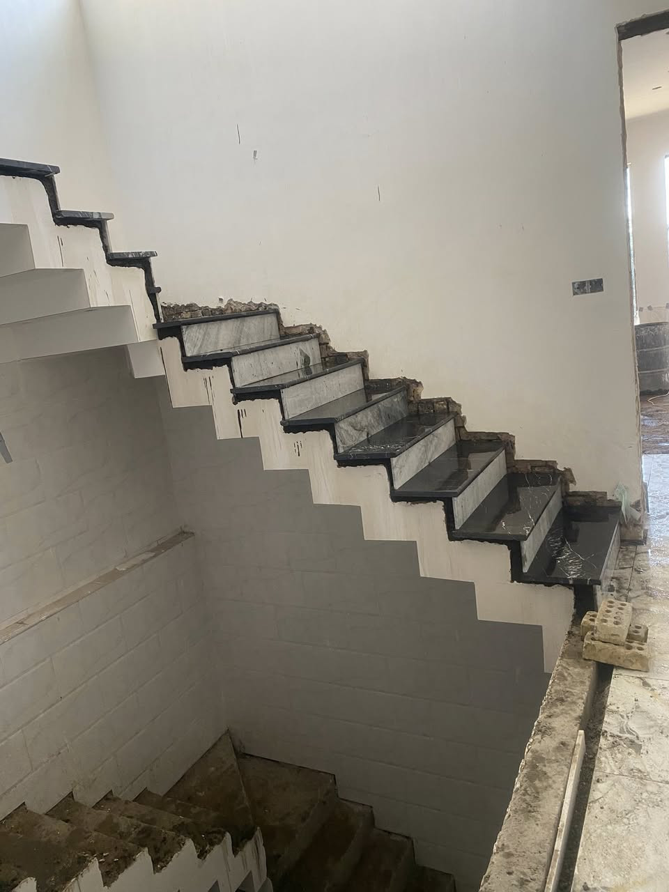 ‏سلام عليكم خلفة سيراميك جدران أرضيات مرمر￼ بورسلين بايات شغل درجة أولى بغداد***********
