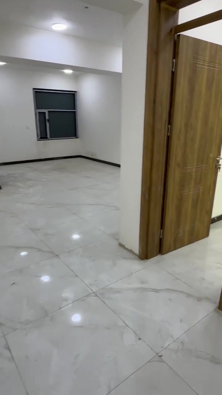 السلام عليكم
قاعات تجاريه للايجار مساحه 250م واجهه 12.5 نزال20

متوفر الطابق الاول والثاني 

كل طابق يحتوي على خدمات

كذلك تحتوي على مصعد للاشخاص ومنظومه حريق ودرج طوارئ

البياع الاولى شارع 20 مقابل مجمع الزوالي

للاستفسار ***********

***********
