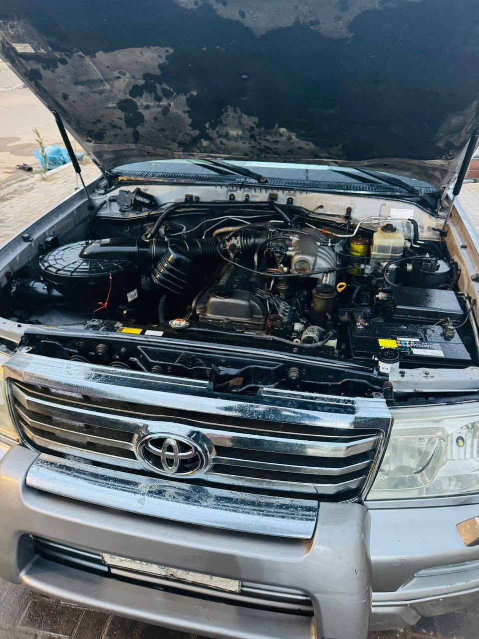 السلام عليكم ورحمه الله وبركاته لاندكروزر 2006 سيارة جاهزة مكينة كير تبريد تدفئة دبل تانكي فتحة سقف كير اوتو فور ويل دسك خلفي وأمامي مكينة 6سلندر  تايرات باتري جديد كل نقص مابيهة بيعة كتاب مزاد  مكاني بصرة قرب ساحة سعد الشراي يتصل ويدلل السعر 110 هاتف ***********
