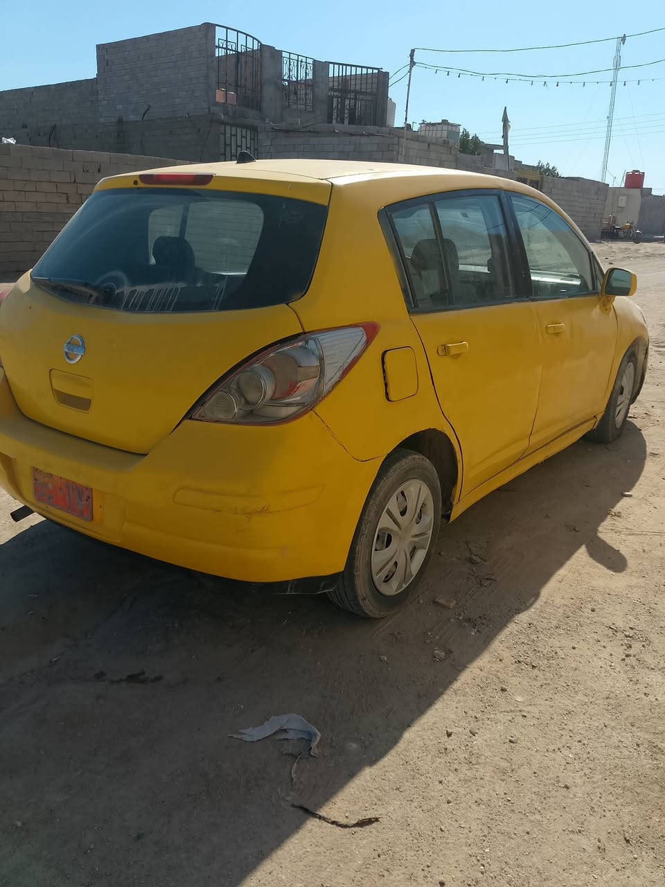 سلام عليكم نيسان تيدا هاتشباك موديل 2009 سياره محور كورلا مكينه جديده وكير. السيارة مال تكسي وخير من الله   سياره حلوه ورخيصة   رقم احمر قديم راعيها موجود تحويل مباشر. السيارة مستعجل على بيعتها. رجاء لحد يواعد كذب.  شراي تعال.  السعر 25 بيها مجال مكاني البصرة  رقمي ***********
