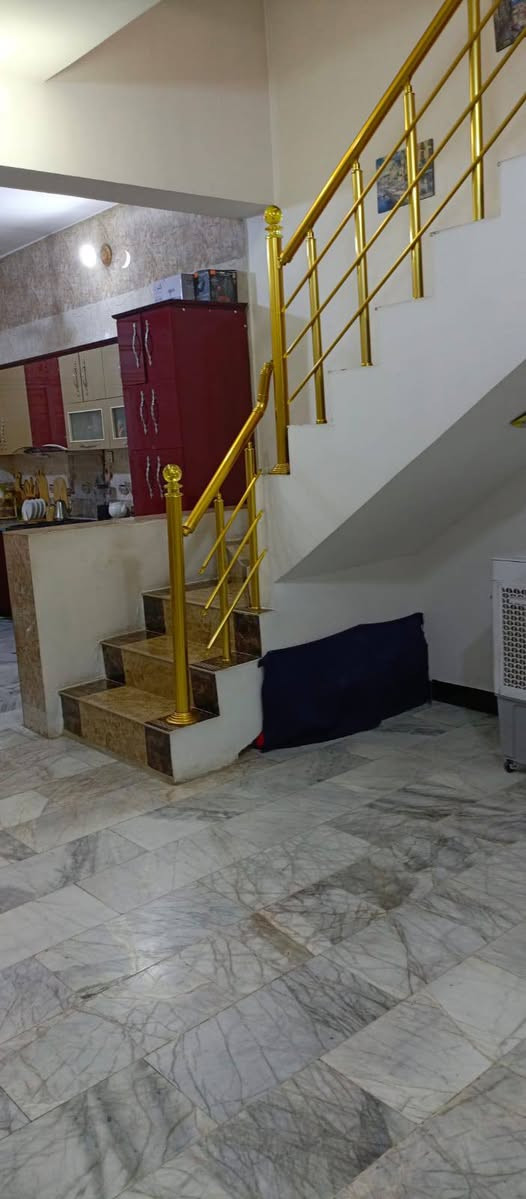 بيت للبيع المساحه 75م
طابقين الواجهه 5والنزال 15شارع مشمشه
***********
 الزراعي الخطيب
