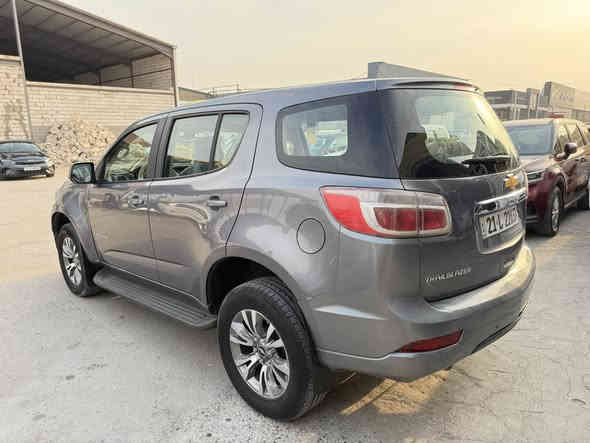 تريل بلايزر 2018 خليجي وكاله المنصور 
7 راكب 

6 سلندر 

ثلاث قطع تبريد 

موصفات LT 

الضرر ربع بونيد وربع چاملوغ خلفي بدون دواخل 

السياره جاااهزه برغي ما ناقصه . 

واتس اب ***********
السعر 145$
