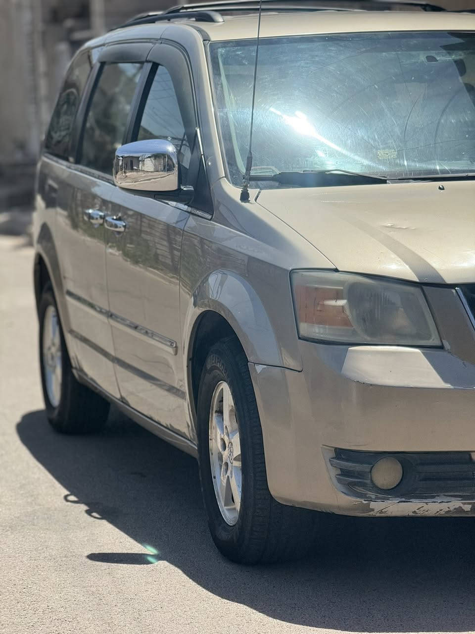 السلام عليكم من رخصت لادمن 

سيارة دوج كرفان محرك 3800 .. 
موديل 2008 
جام كهرباء 
تبريد ٣ قطع 
الباب سيلايت 
كشنات بلع الوسط دورار 
تشغيل عن بعد 

شاشه كبيره 
فرس بل سقف 
حادثها ( جاملغ الخلفي اثر شخوط ومصبوغ  كما موضح بل سنونار اما الدعاميه لاماميه شخوط بسيطه 

اما كير ومحرك تبريد كفاله عامه. 

الملاحظه سنويه منتهيه  حتى تحويل كبل باسمه او حسب لاتفاق 

رقم التلفون : ***********

السعر : ١١ وبيها مجال حك الجيه
