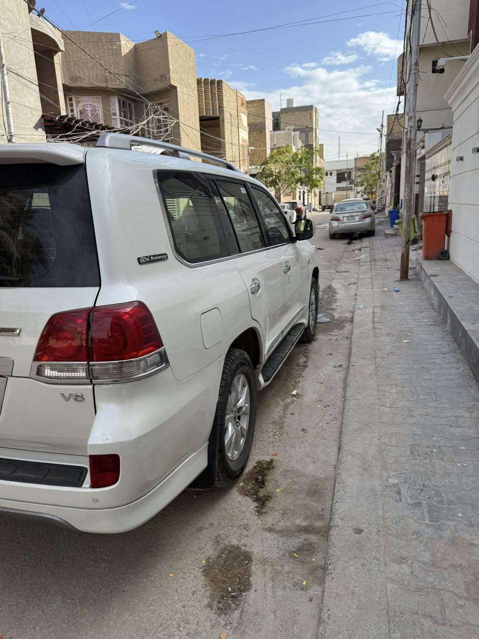 السلام عليكم لاندكروز موديل 2011 ستينيه كفاله عامة السعر 325 مكان النجف رقم ***********
