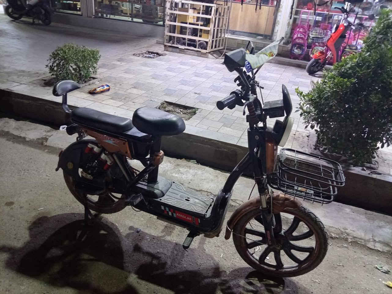 السلام عليكم دراجه شحن للبيع حجم 2020 بطاريات جديدا عقل جديد عنوان كركوك الاسرى ومفقودين رقم هاتف *********** واتساب موجود 
سعرها 270 وبيها مجال للطيبين
