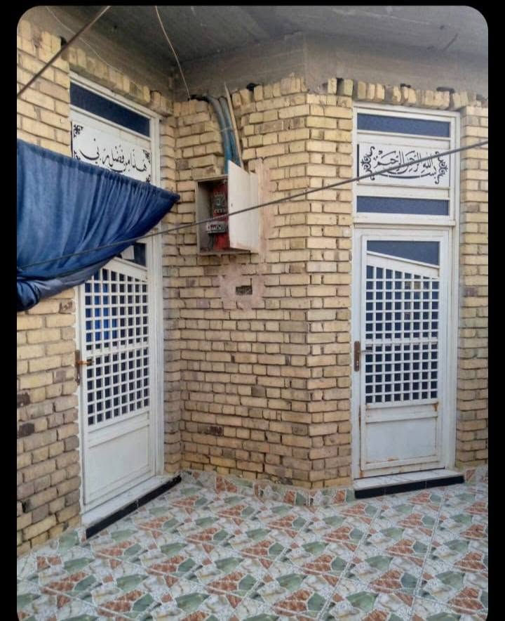 بيت للبيع في منطقة الحاوي خلف الامام العباس ركن على شارعين المساحة 150 م بناء حديث طابوك وسقف كونكريت مسلح متوفر كامل الخدمات من تبليط وكهرباء وماء ورصيف.. للأستفسار يرجى الاتصال على الرقم ***********
