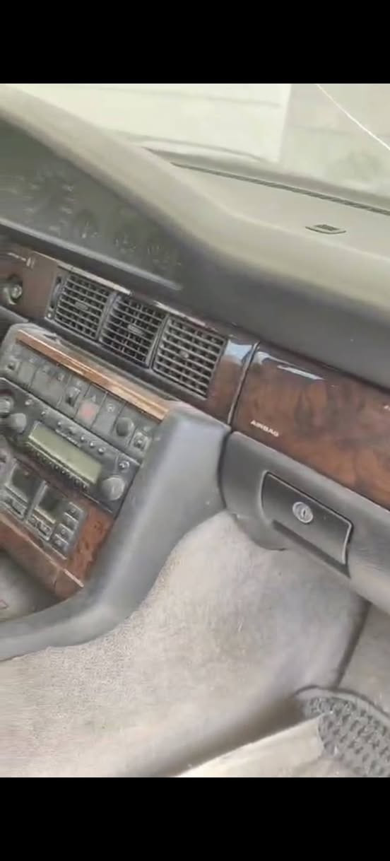 السلام عليكم.. اودي كواترو ٨ سليندر بخاخ.. موديل ١٩٩٢ فول رقم بغداد كفاله السياره بلاد كولشي شغال بيها.. فقط عطل جامه متنزل مال السايق والستيرن ثكيل.. السعر ٥٠ وبيها مجال رقم *********** او*********** عصام
