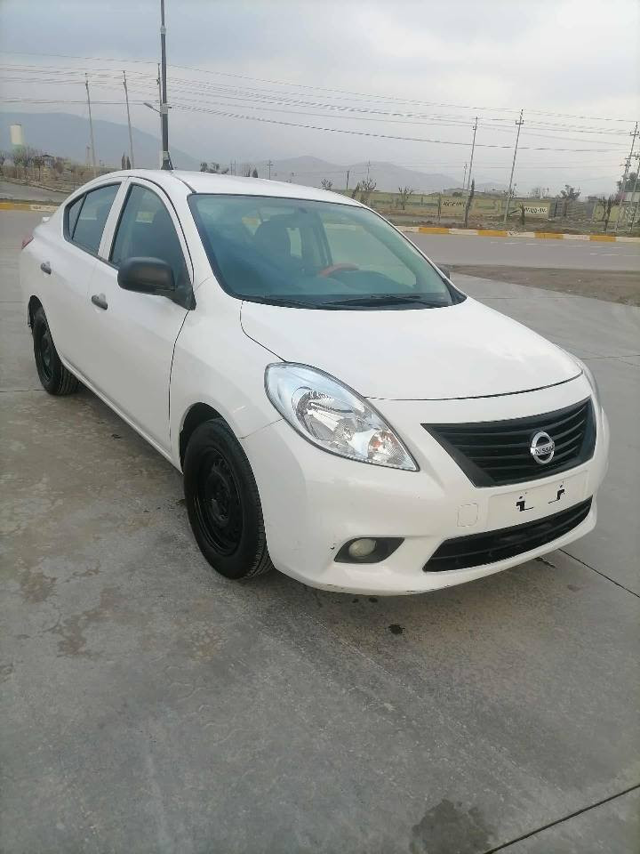 ڤیرسا 2014   //   ***********
بڕاوەی دوبەی
تۆماتیك
شاشە و کامیرە
قفڵ مەرکەزی
تەبرید سارد و گەرم
چوار تایەی لۆکی لەسەرە.
گێڕ و مەکینەی بەشەرت.
لێدرانی نیە بەشەرت پێش و پشتی کەپسە ..
بۆیاغی تەنیا شوێنی مووسەکانیەتی.
کامل مەسرەفی کراوە و دەعامی بۆدەعامی بەشەرتە.

نرخی     //    54 مەجال
بۆ پەیوەندی   //    ***********
ڤایبر وتساپ تیلگرام رانية, السليمانية
