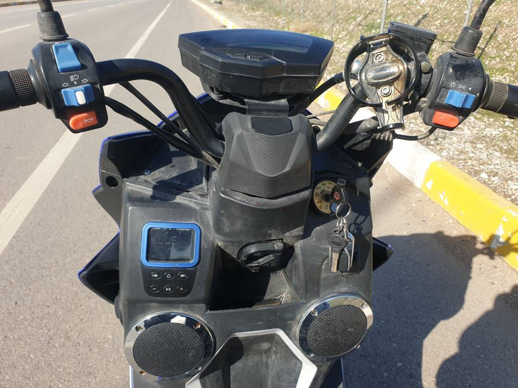 سلام علیکم ماتۆر کیمکۆ ماکس 2021  مەکینە 150CC ماتۆرێکی بێ کێشەیە زۆر بە قۆەتە و فول مواسەفات 4 سماعەی دەنگ گەورەی خۆشی هه یە شوێنی شحن کردنەوەی مۆبایلی هه یە شەغاڵە و بە کۆنترۆڵ پێ دەبێت پاتریەکی نووێیم تازە بۆ گۆریوە 7 رەنگ گێچی دەگۆرێت  نرخی 900 هه زارە و لە هه ولێرم ڤیدیۆی ماتۆرەکەشم گرتوە ئەوەی ویستی نامە بنێری بۆی دەنێرم أربيل, العراق


**إذا كنت صاحب هذا الإعلان وتريد حذفه لأي سبب، رجاءا أرسل رسالة إلى الدعم الفني**