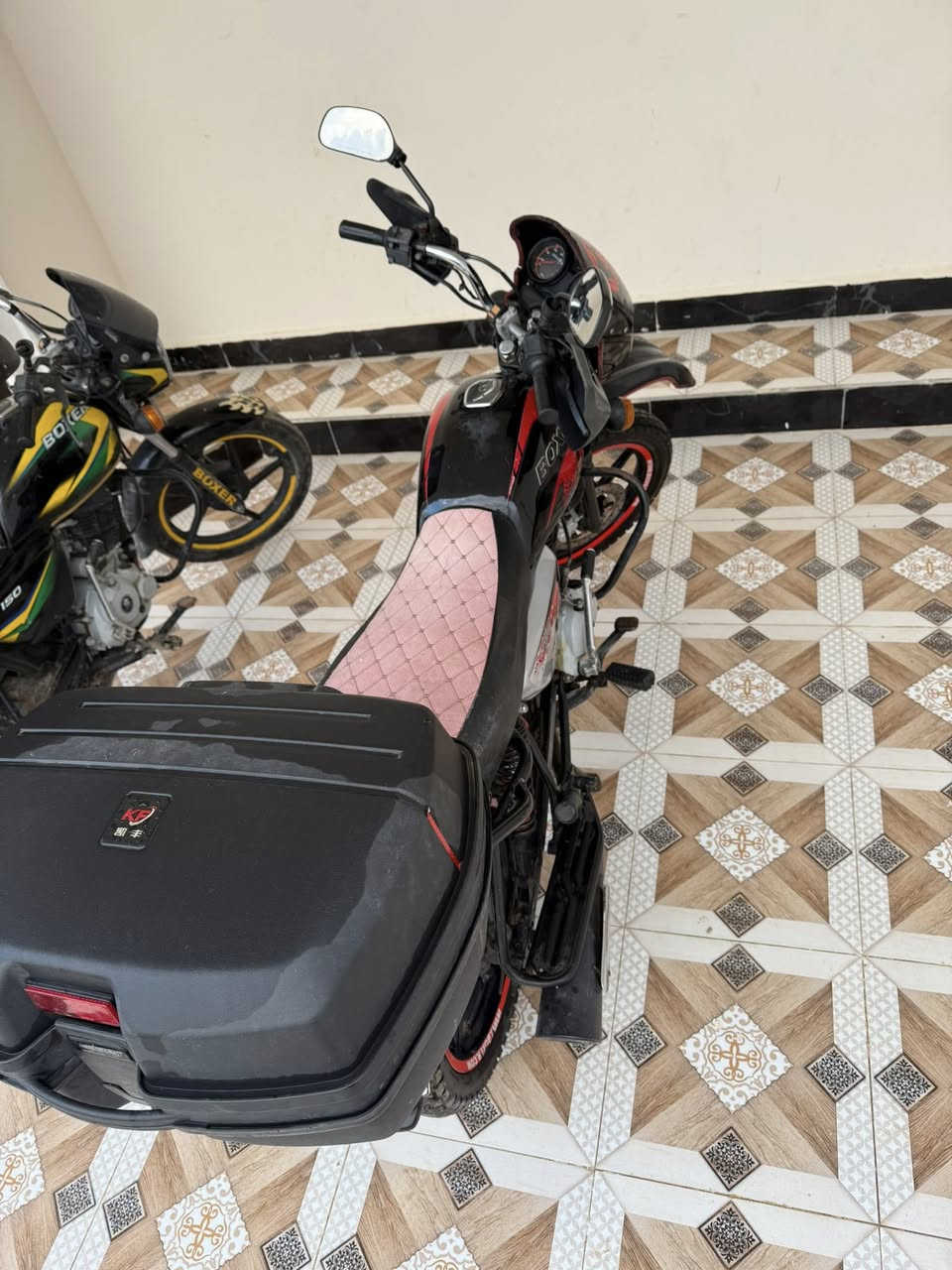 السلام عليكم دراجه بوكسر جبلي موديل 2021 جديده مكفوله من كلشي السعر ١٧٥٠ ب مرقم ب اسمي 
***********  موجود واتساب
