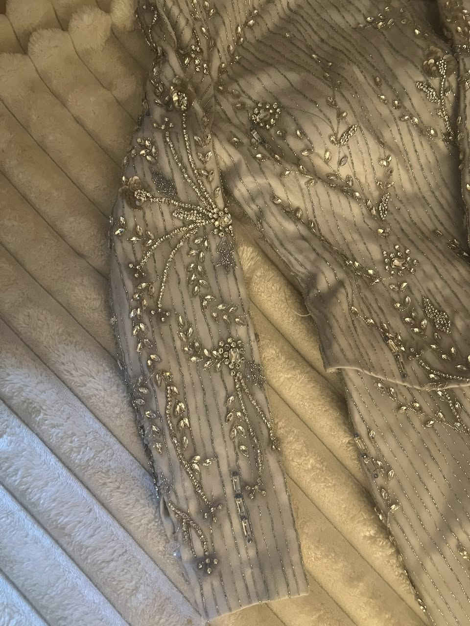 فستان فخم محجبات  القياس ٤٤ شغل ثكيل  جديد   السعر خاص  *********** العنوان  البنوك
