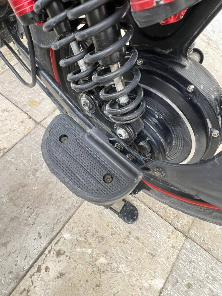 للبيع دراجة  شحن ب500  
قبل 2 شهر اخذتها 
 4 بطارية بحالة جيدة جدا
 *********** مكان الدوره  ابو الطياره
