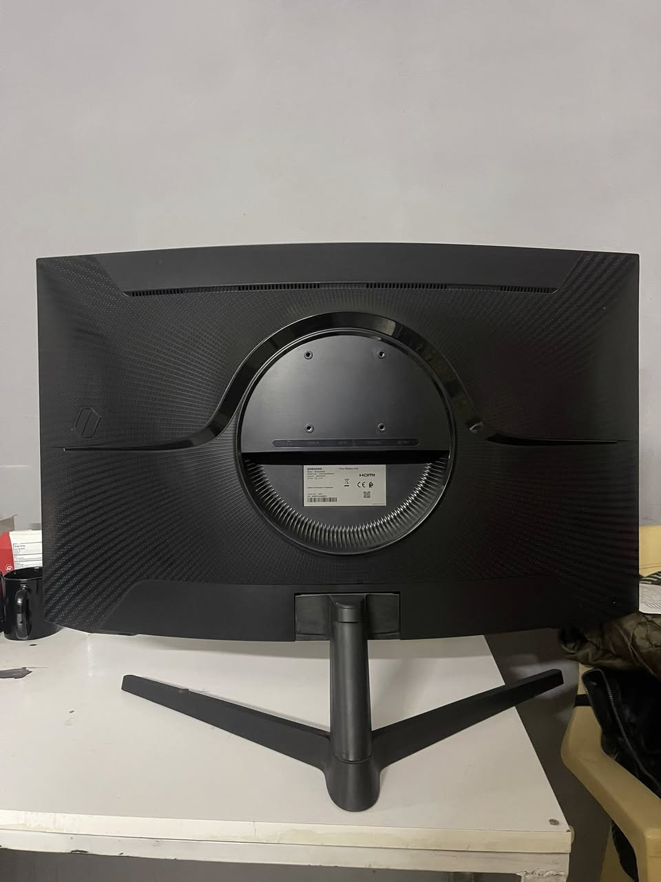 للبيع شاشة Samsung Odyssey G5 32-inch Curved Gaming Monitor

الحالة: نظيفة جداً وبدون مشاكل

المواصفات:
• الحجم: 32 بوصة
• الشاشة: منحنية 1000R
• الدقة: 2K (2560×1440) QHD
• معدل التحديث: 144Hz
• زمن الاستجابة: 1ms
• نوع البانل: VA
• تدعم FreeSync للألعاب بدون تقطيع
• منافذ: HDMI + DisplayPort + منفذ سماعة

ممتازة للألعاب والتصميم وصوتها واضح مع الهيدست.

السعر: 300,000 دينار عراقي


**إذا كنت صاحب هذا الإعلان وتريد حذفه لأي سبب، رجاءا أرسل رسالة إلى الدعم الفني**