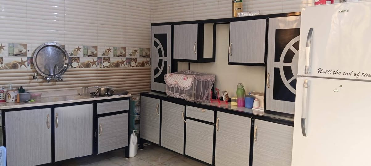 سنكي متر ونص مرمر  
والمعلق والارضي 3 متر نضيف السعر 250 بي مجال بسيط حك الكروه


**إذا كنت صاحب هذا الإعلان وتريد حذفه لأي سبب، رجاءا أرسل رسالة إلى الدعم الفني**