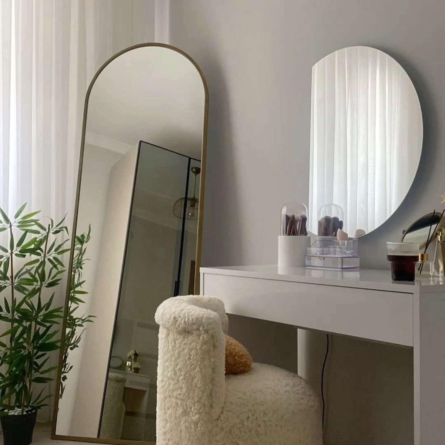 توفرت :
مرايا قياس 50*160 
لون ابيض اسود ذهبي 
السعر 30،000 الف


**إذا كنت صاحب هذا الإعلان وتريد حذفه لأي سبب، رجاءا أرسل رسالة إلى الدعم الفني**