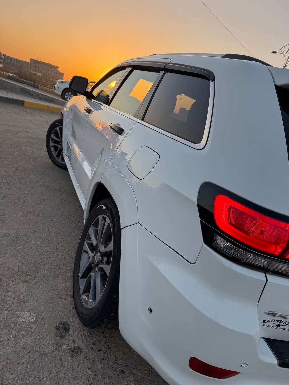 السلام عليكم جيب شيركي اوفر لاند اعلة فئا 
ما يحتاج اشرح مراصفات فول للاخير سيازة نصبة تخبل وبدي عدة ضرر شخط ما بي 
مديل 18 ماشية 81 الف مكينة 5700 
وارد امريكي ضربة بنيد وجاملغ جهت يمنه صور الحادث موجودة   
سيارة جاهزة من كلشي مكينة كير  تبريد تخم تاير غرفة جديدة تخم بلكات ريسنك ادامة  كاملة للمحرك  رقم بصرة تحويل 
مكاني البصرة التنومة 
سعر. ٢٤٨
الاستفسار *********** البصرة, العراق
