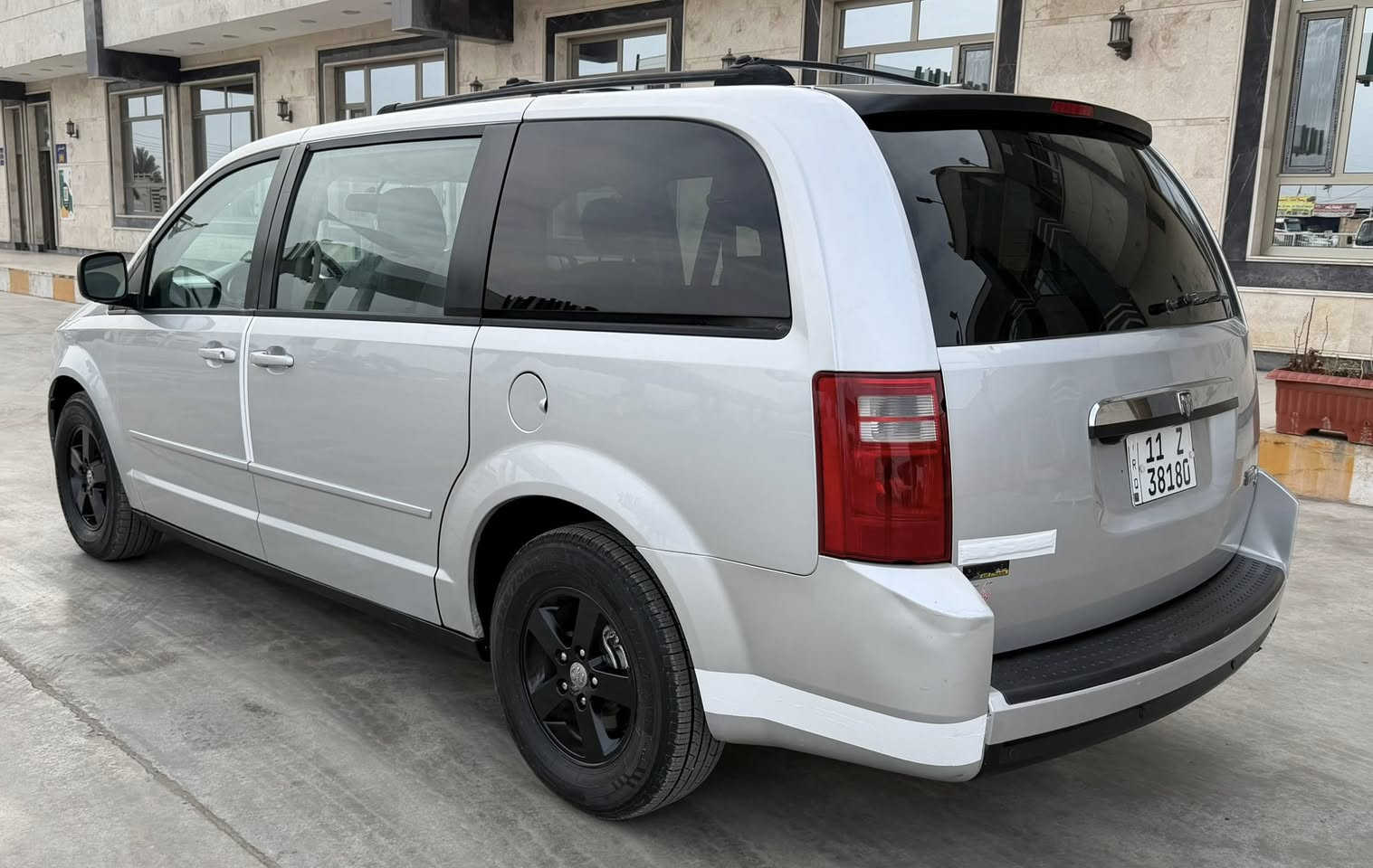 دوج كرفان 2009 خليجي بيه شويه صبغ بل جاملغ المامي فقط سياره عل شركه بعدها جديده تخم تاير تبريد ثلج كير محرك مكفولات سياره جديده 
7 راكب سياره جاهزه من كلشي ومال بيت سياره محرك 6 سلندر  تحويل مباشر بسمك ..
سعر ...112... قفل بيع فقط
عنوان سياره الاعضميه ..
***********
