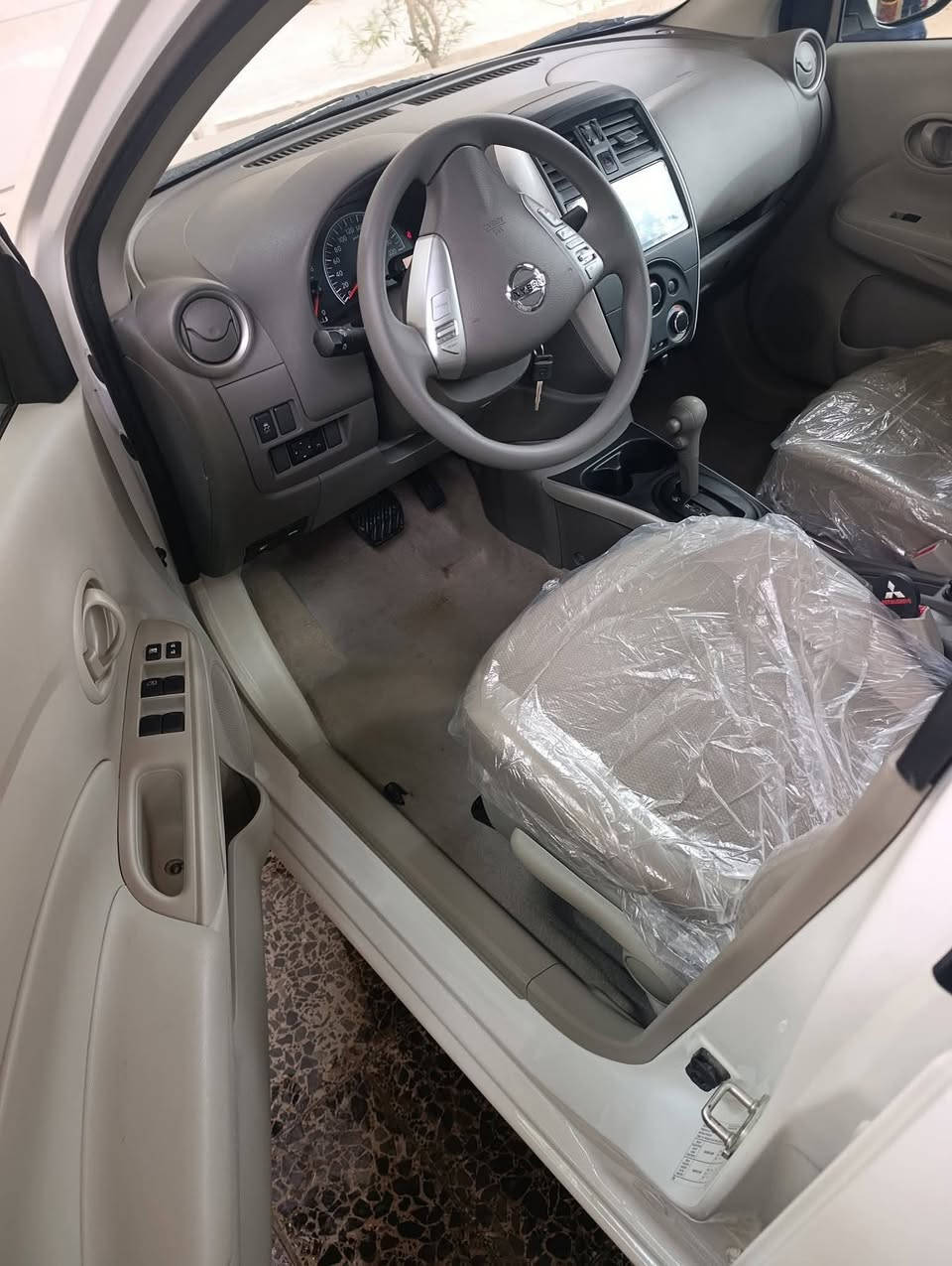 سلام عليكم نيسان صني ٢٠٢٥ ماشيه ٢٠٠٠ تحكم ستيرن جهتين تبريد قطعتين كامره خلفيه باسم شركه داخل بيجي  رقمي***********
