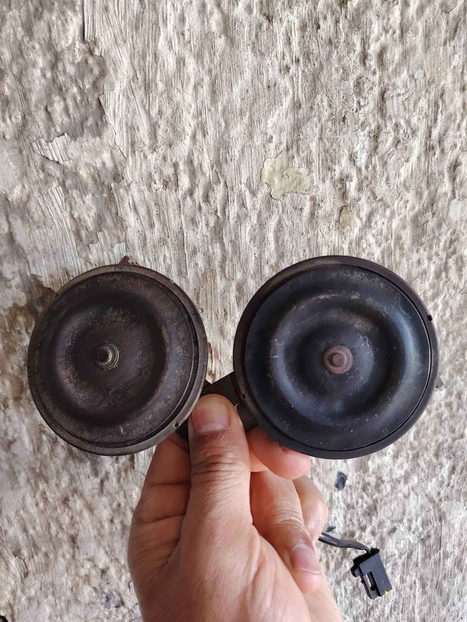 السلام عليكم من رخصت الادمن الكروب هورن سيدان الاصلي ابو الفايبرة الحمراء عارضهن للبيع  هورن قديمن وأهل الاصايل يعرفون نغمته السعر 150 الف 
***********
