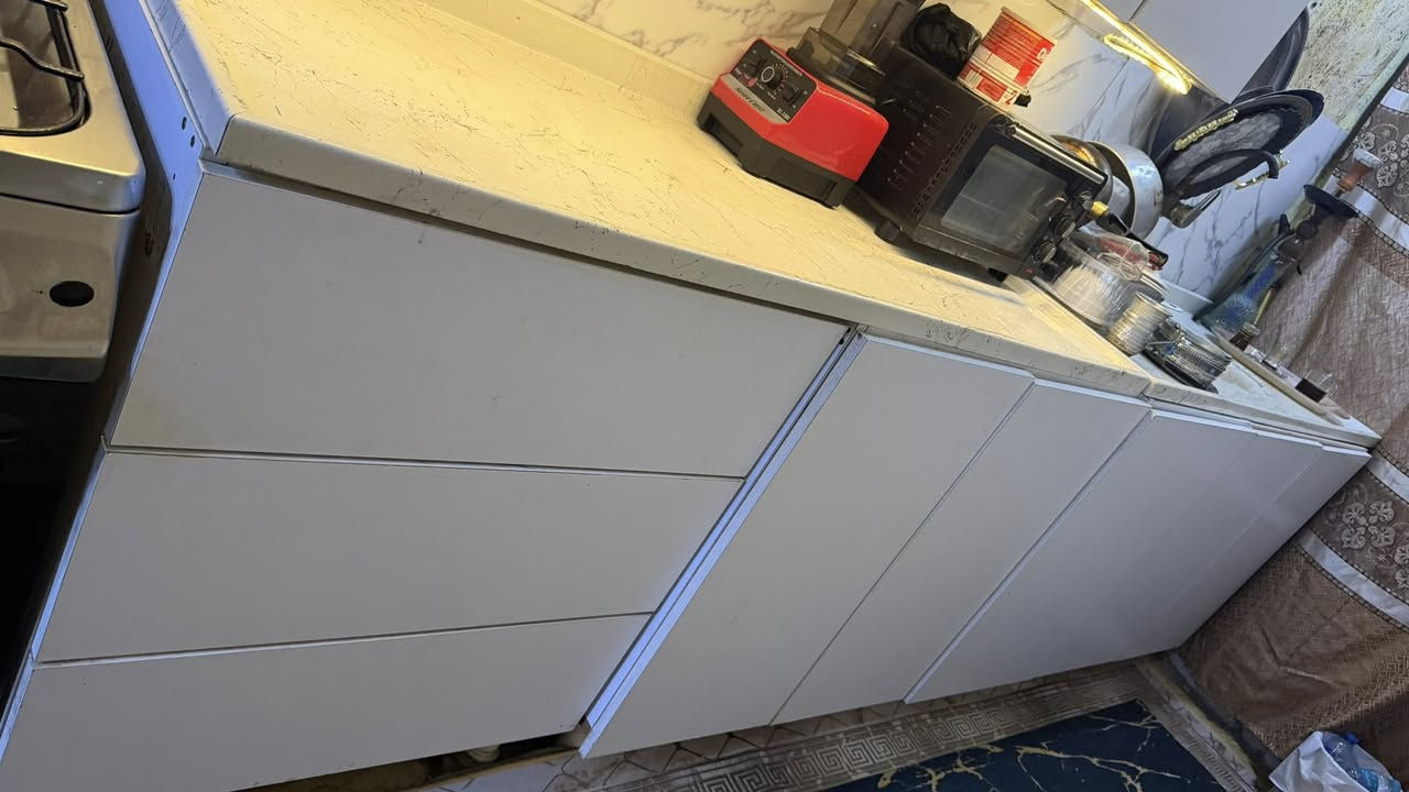 كاونتر تفصال  مو سوكاوي خشب تركي ام دي أف ثقيل جدا. شغل درجه اولي يدات أبواب مخفيه.  استخدام قليل نضافه ٩٠. السعر ٤٠٠ وبي مجال للشراي سبب البيع ضيق المكان


**إذا كنت صاحب هذا الإعلان وتريد حذفه لأي سبب، رجاءا أرسل رسالة إلى الدعم الفني**