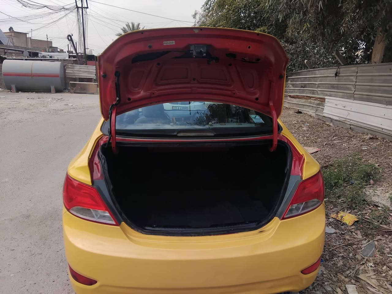 السلام عليكم للبيع أكسنت موديل 15 مكفول من الضربه والتبديل ليبل واحد محرك 1600 كير تبريد تدفئة صدر أمامي اوخلفي جديد تخم تاير رقم بغداد انكليزي جديد تحويل ثاني هيئة وغرمات مصفرينها السياره جاهزه مال جناي احله من الصور داخلها جديد  للإستفسار *********** مكان بغداد
