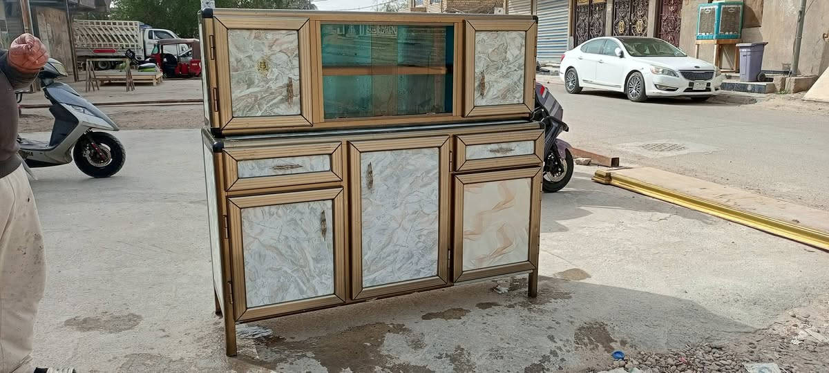 للبيع كاونترات نظيفه جدا مكان بغداد شعله ***********.
