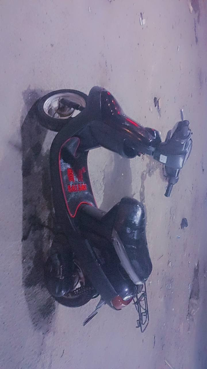 سلام عليكم شباب دراجه بطه للبيع شغاله سلف هندر مكينه مامفتوحه شلعه ومعدل ونعومه دراجه جديده بمعنه الكلمه حتي وصل معرض موجود مكاني كربلاء كنطره السلام سعر 300 وبيه مجال رقم ***********
