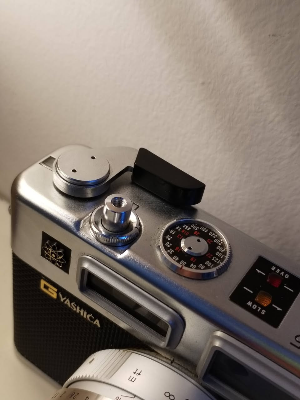 للبيع كاميرا قديمه نادرة
النوع Rangefinder
العدسة 45mm بفتحة f/1.7
تنطي صور “Vintage” ناعمة جداً وسينمائية 🔥
تصوير ليلي ممتاز بسبب f/1.7
ماكو فيديو (فيلم فقط)
ألوان سينمائية (Film Look) بدون تعديل
يدعم فلاش خارجي
الكاميرا انتيكه + اصليه + Made in Japan + نادرة 
ارجووو تدخل مازادا اكثر شخص يدفع بيها سعر تنباع 

مكاني بغداد الغزالية

***********
