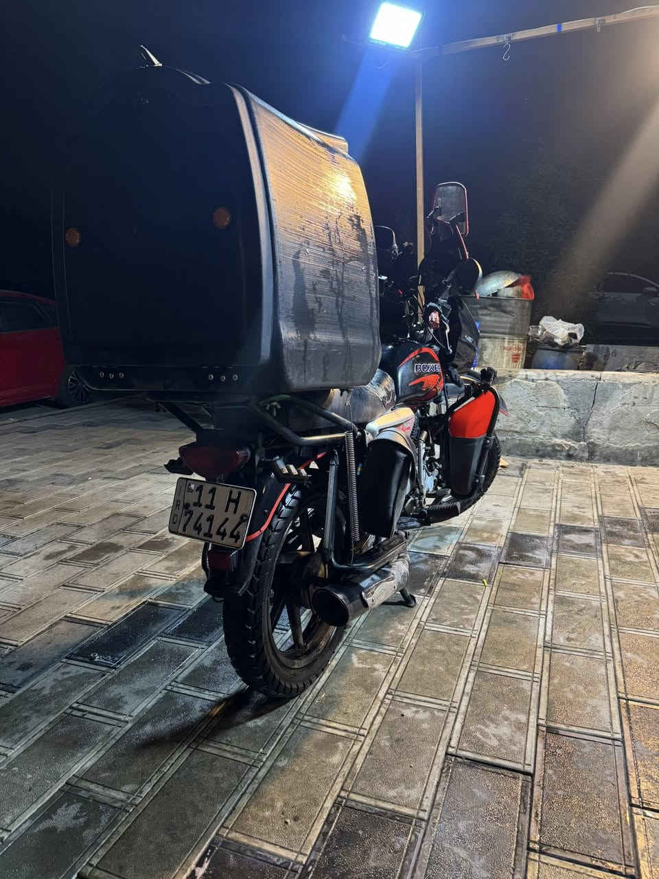 السلام عليكم بوكسر موديل 21 مرقم مجمبزه وكامله شاشه اشارات لايت زنون جنط صفاح كهربائياتها شغاله تجفيت جديد السعر 2.300 وبيها مجال رقمي ***********
