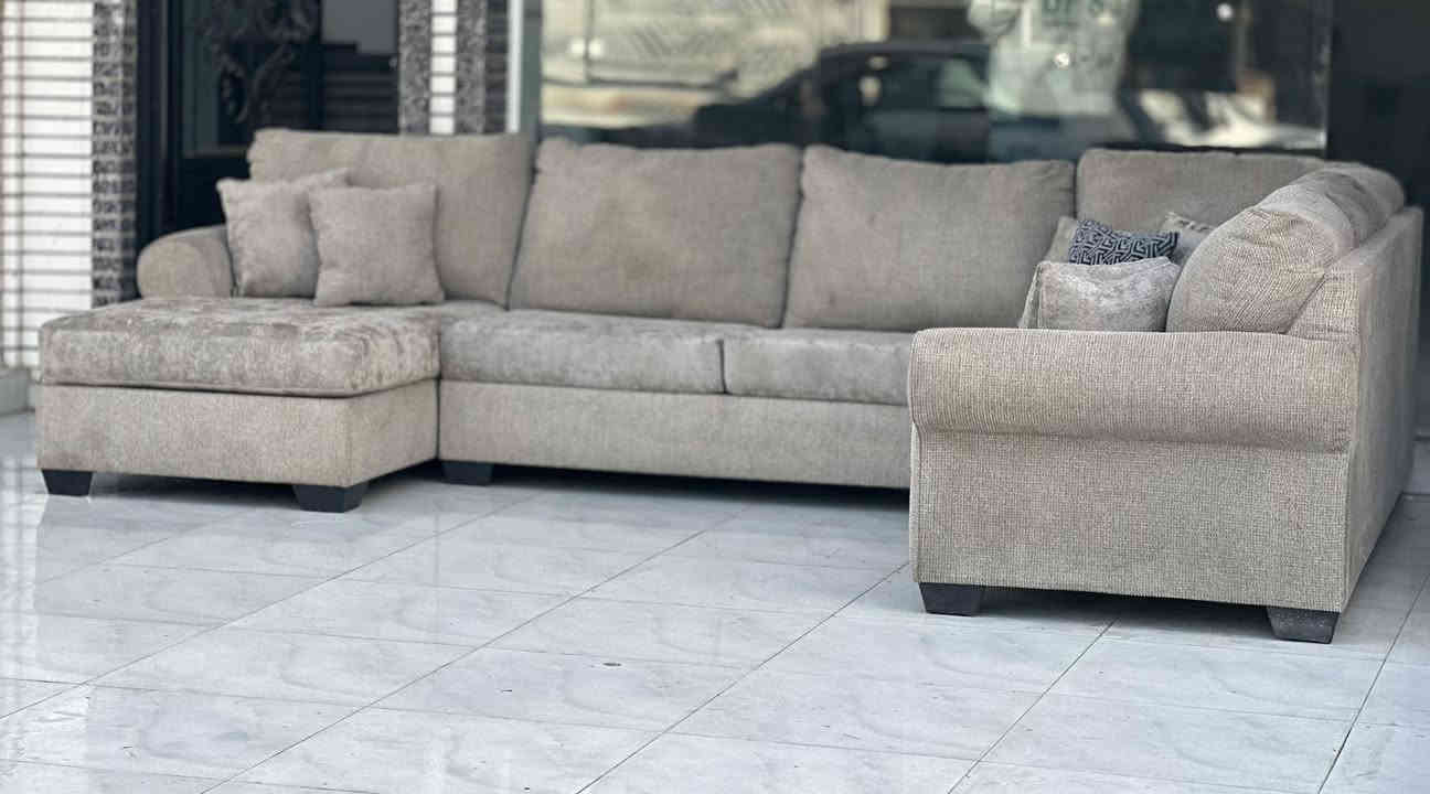 كورنر ماركه  Ashley اشلي المريكي  بنضافه 100/100 هيكل بل كامل خشاب زان طبيعي  بمقعد  وضهر طبي سوفت امريكي فول بوليستر بلون ستندر  بقماش   الكتان الخاولي امريكي مقعد متحرك مع سحاب سهل التنضيف  شغال وجهين     قيسات الكورنر  240سم❌360سم❌160 سم  عنوانه اربيل زانكو 99 قرب مطعم كص سنگر يوجد توصيل ل بغداد ولباقي المحافظات الأخرى  *********** واتساب  فقط (علي)
