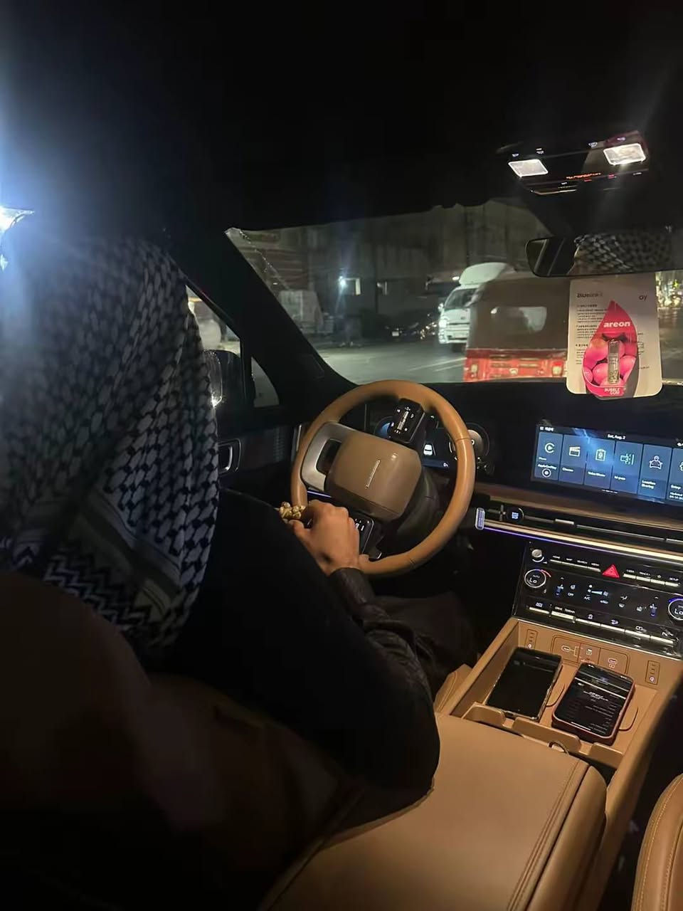 سلام عليكم شباب 
سنتافيه موديل 2024
محرك تيربو
ماشيه 20 الف 
وارد كوري مكان بغداد الجديد سعر 220
رقم الهاتف ***********
