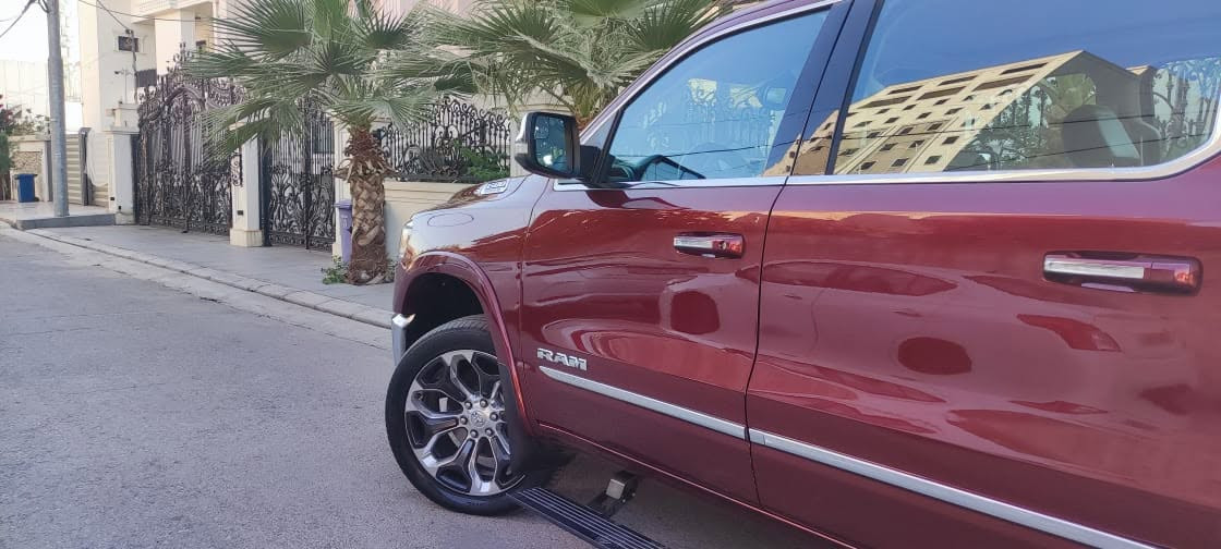 خليجي  وكالة هارلم رقم اربيل

 

  مكفولة  لمتدد فول مواصفات

دوج رام 1500

 

الموديل 2019 . (خليجي) .

 

العداد :90 الف كيلو وليس ميل

 

المحرك V8 5.7L

المواصفات :

غطاء صندوك كهربائي بصمه خاصه

* دفع رباعي 4x4. فور ويل

* نقطة عمياء.

* 5 كامرة خلفية

* دوسات جانبية كهربائية.

* المصابيح الأمامية زنون.

* كشافات الضباب زنون.

* دخول ذكي (بصمة).

* تشغيل عن بعد.

* مقاعد من الجلد الفاخر.

* المقاعد كهربائية مع ميموري.

* المقاعد الأمامية تبريد وتدفئة.

*الستيرن تدفئه

* شاشة كبيرة تيسلا 12 أنچ.

* نظام ملاحة نفكيشن GPS.

* حساسات امامية وخلفية.

* سقف بانوراما.

* مانع تصادم خلفي.

* مكيف خلفي.

*محدد سرعة.

* ويل كروم قياس 22 انج.

* مرايا كهربائية جانبية من الكروم قابلة للطي كهربائيا.

* شاحن موبايل لاسلكي (واير ليس).

* الشباك الخلفي كهربائي.

* المرايا الجانبية قلاب و تدفئة.

* باب الصندوق رام بوكس.  

* امكانية تعديل ارتفاع دواسات البنزين والبريك.

* هاند بريك كهربائي.

* جوبلسات جگات تصعد وتنزل

* مرايا مع خاصية التعتيم الذاتي.

* مساحات تخزين إضافية

السعر 340 ورقة

للاتصال      ***********

 

مكان السياره اربيل
