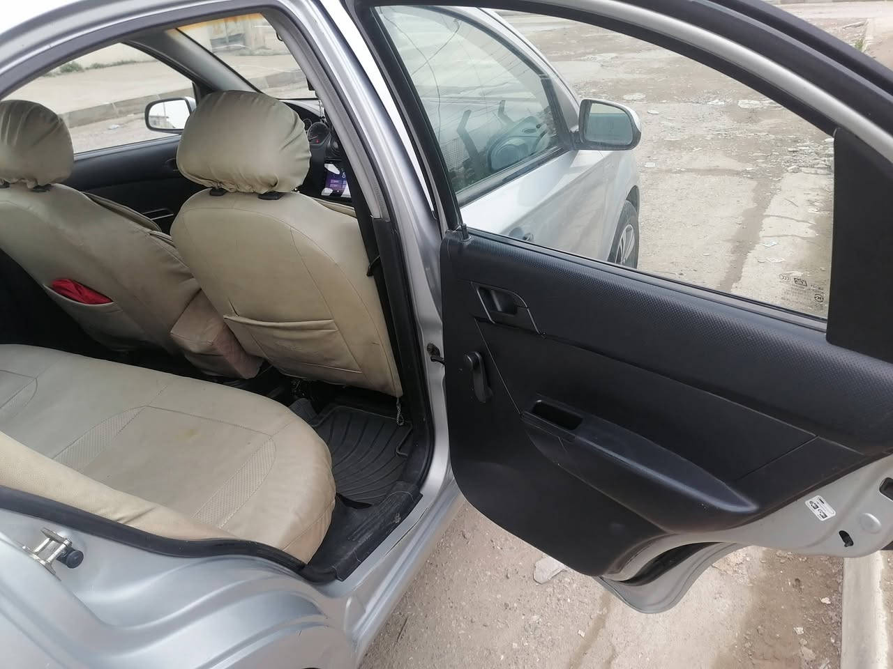 السلام عليكم عندي افيو ٢٠٠٧ رقم نينوئ خصوصي لون سلفر قطعتين صبغ سياره مال بيت سنويه ٢٠٢٧ تصقط مكان حي الوحده تحويل من شرعي رقم *********** السعر ٦٥ وبيها مجال تعال وادلل
