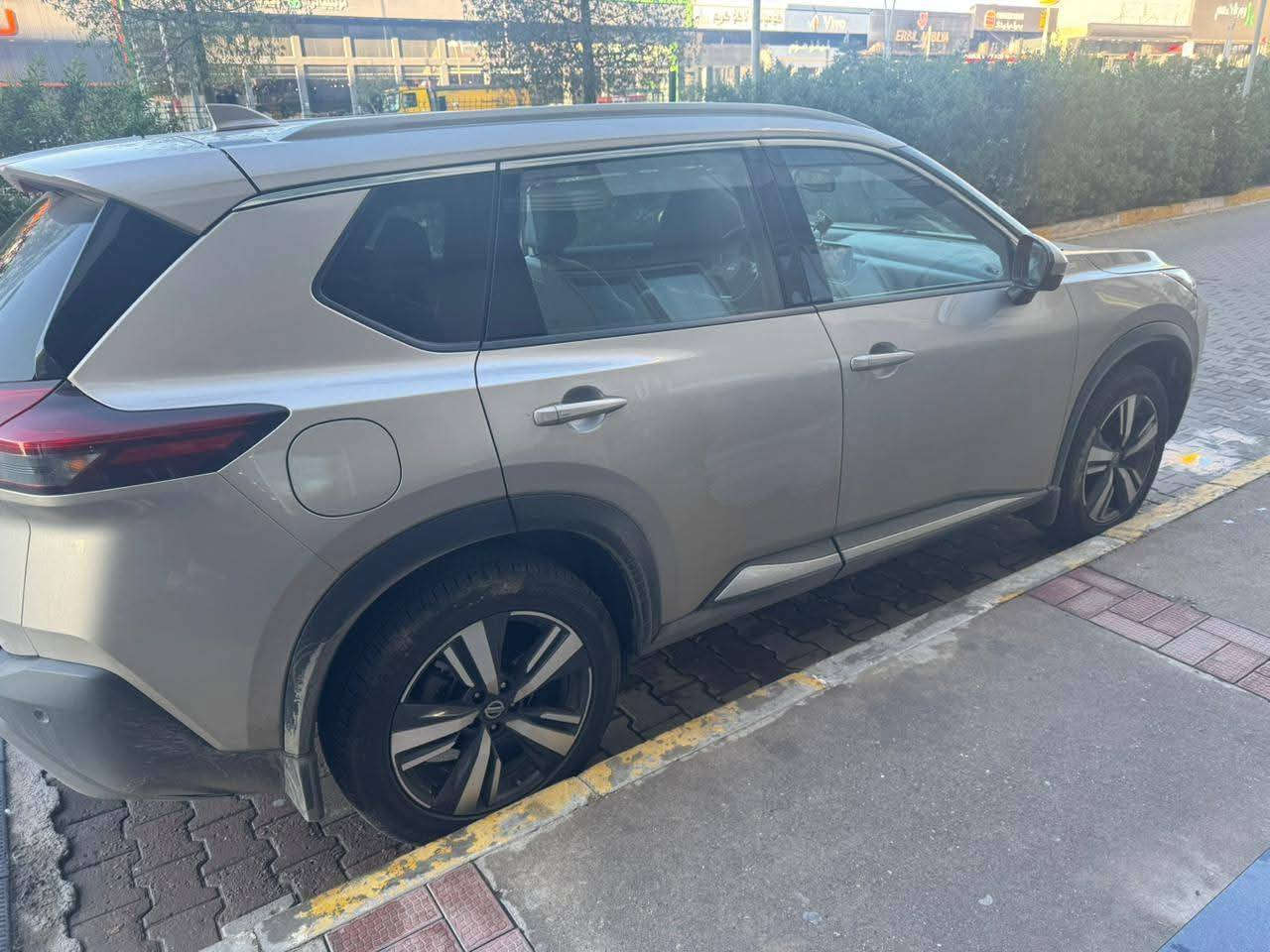 نيسان روج 2021
🟪السعر 💲 215 💲 وبي مجال 
فئة SL
محرك 2500
رقم أربيل
العداد حوالي 97 ألف كم
سيارة على وضع البلاد
اللون ذهبي
كشنات جلد
تدفئة وتبريد كشنات
ستيرن هيتر
كاميرا
رادارات
تحديد مسار
تحكم أستيرن
ومواصفات أخرى كثيرة
بدون صبغ نهائيًا
الضرر فقط بالعطر البلاستك الأمامي للسيارة
شاصي : JN8AT3CA2MW028164

📍 مكان السيارة: أربيل

موبايل : ***********

#نيسان #روج #سيارات_للبيع #وارد_نظيف #اربيل #سيارات_عراقية
